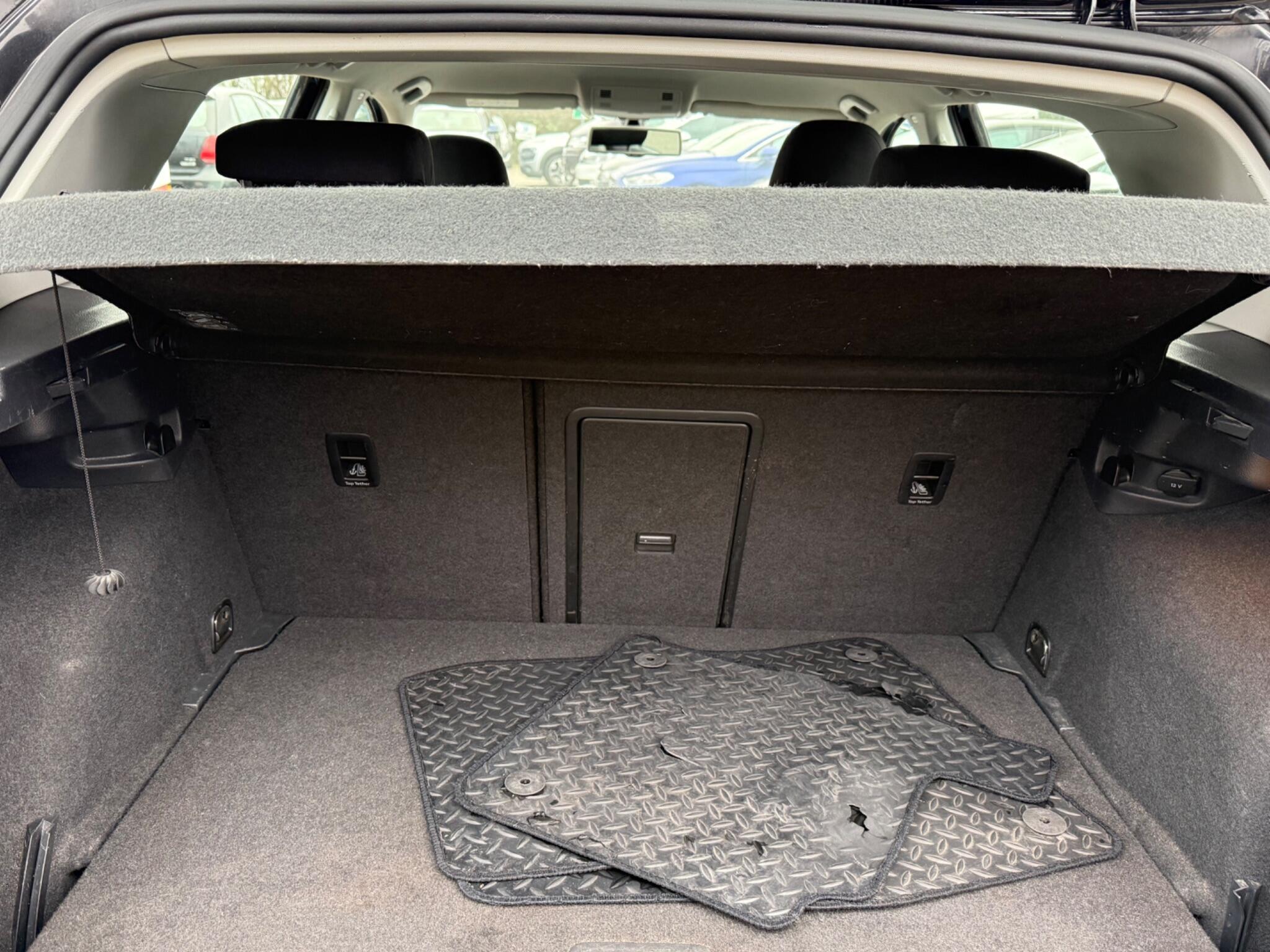 Volkswagen Golf - Image 37