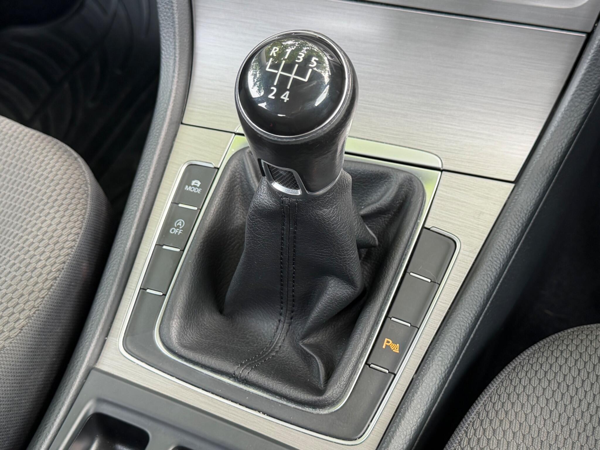 Volkswagen Golf - Image 17