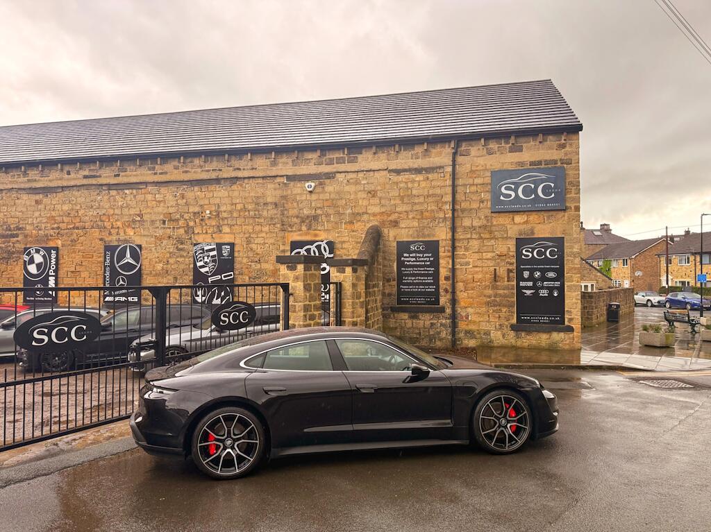 Porsche Taycan - Image 12