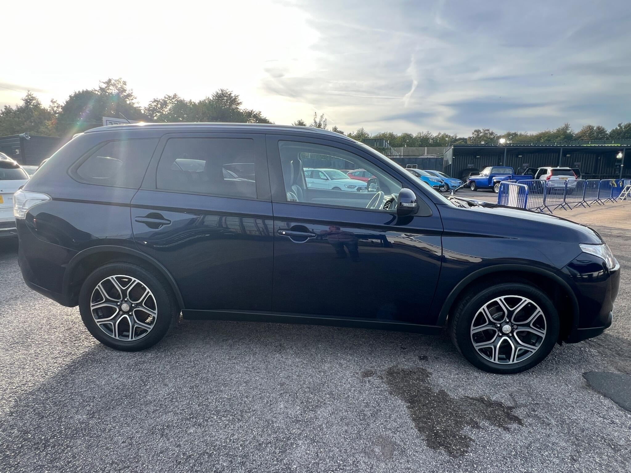 Mitsubishi Outlander - Image 9