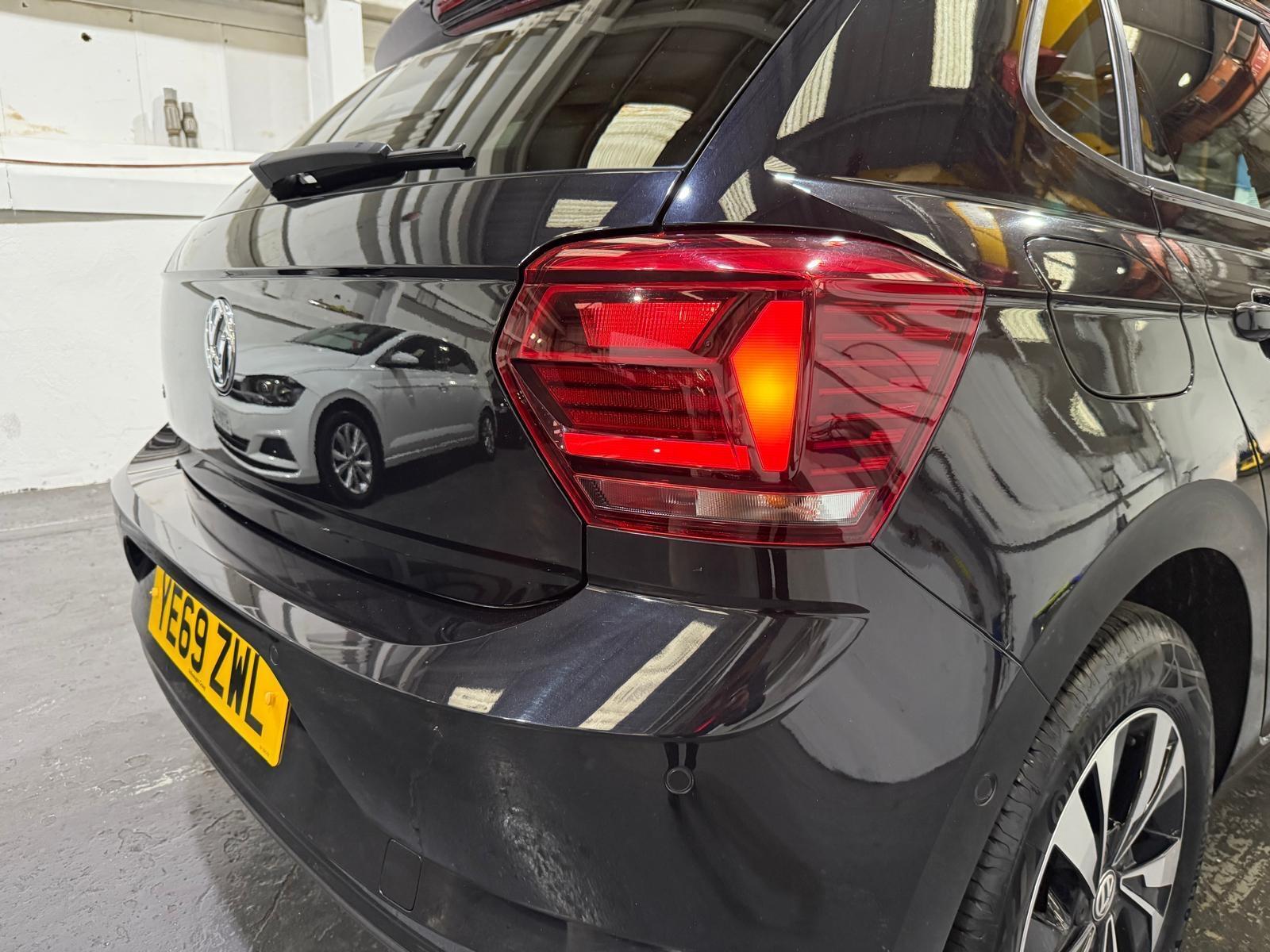 Volkswagen Polo - Image 8