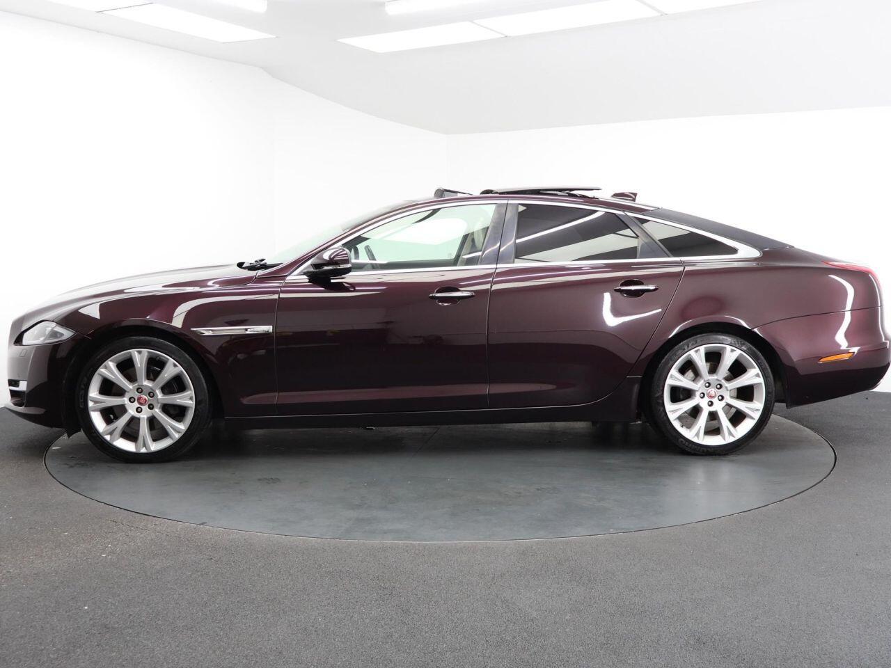 Jaguar XJ - Image 4