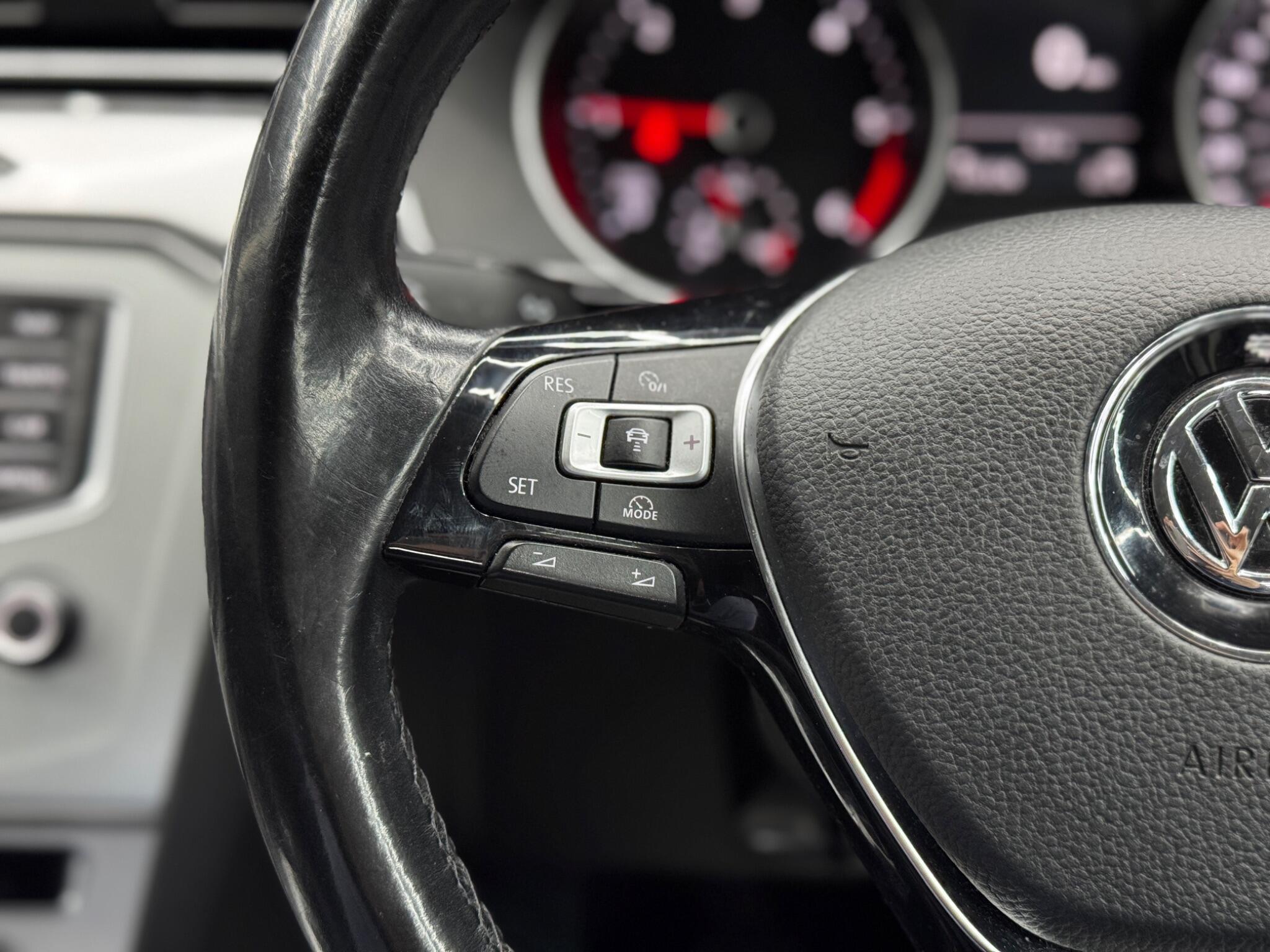 Volkswagen Passat - Image 19