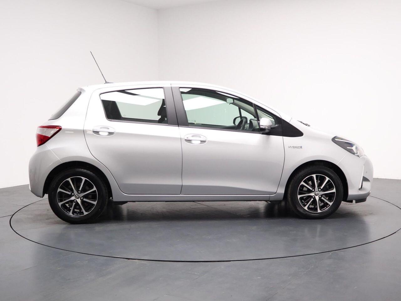 Toyota Yaris - Image 13