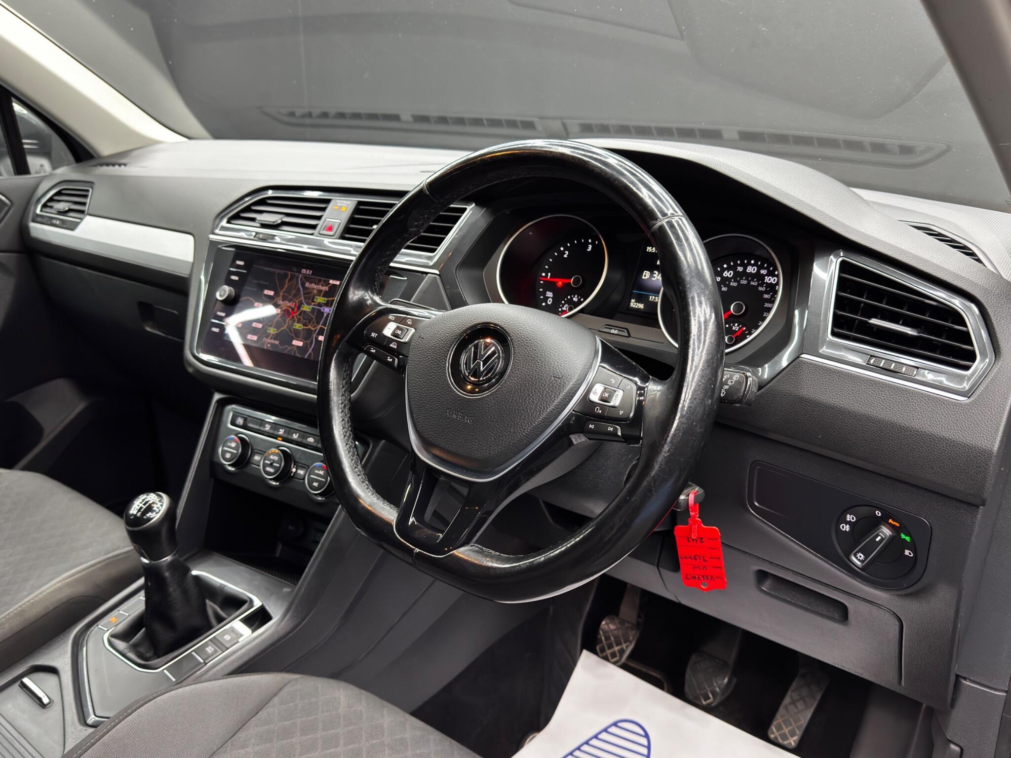 Volkswagen Tiguan - Image 9