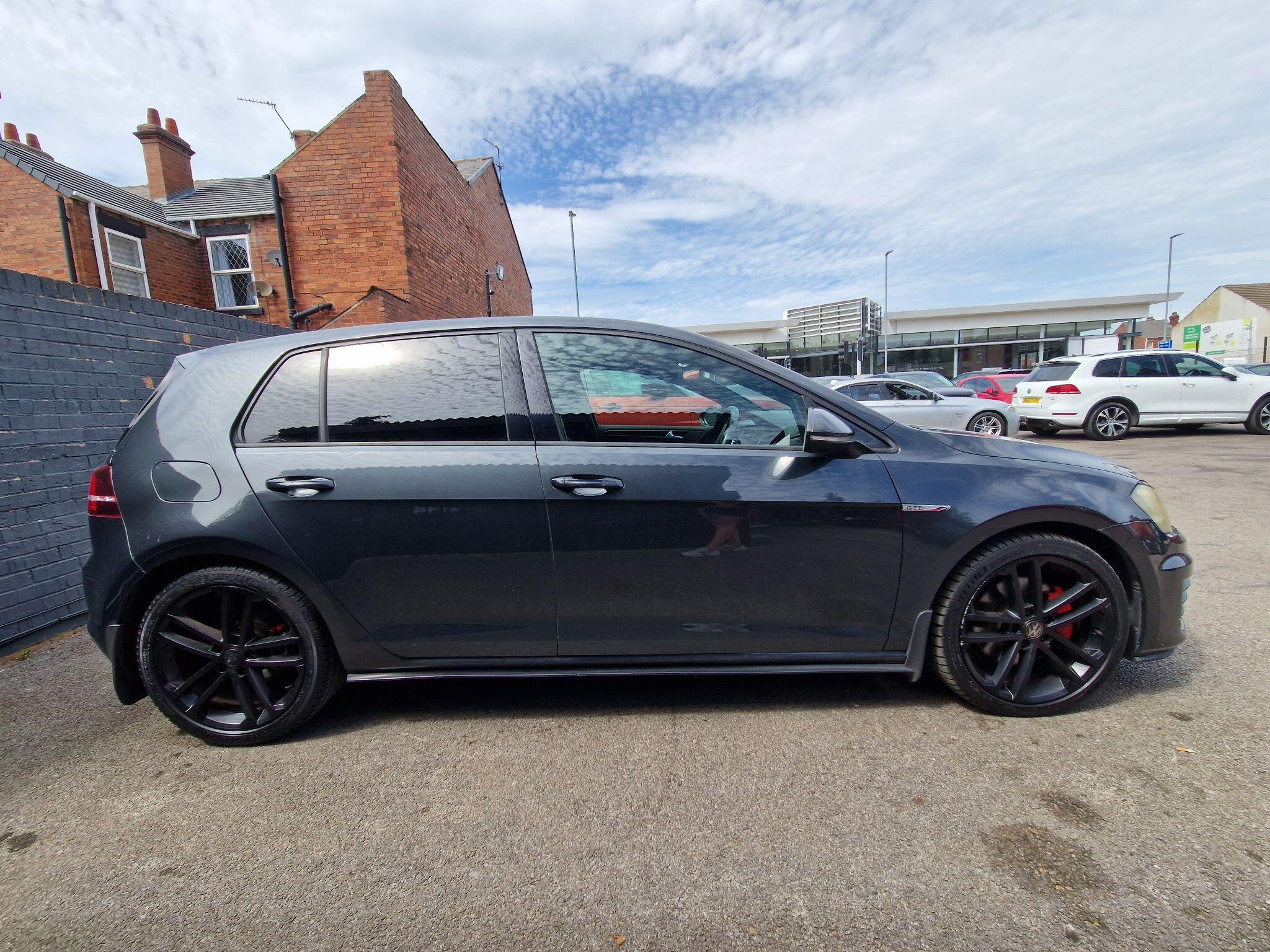 Volkswagen Golf - Image 7