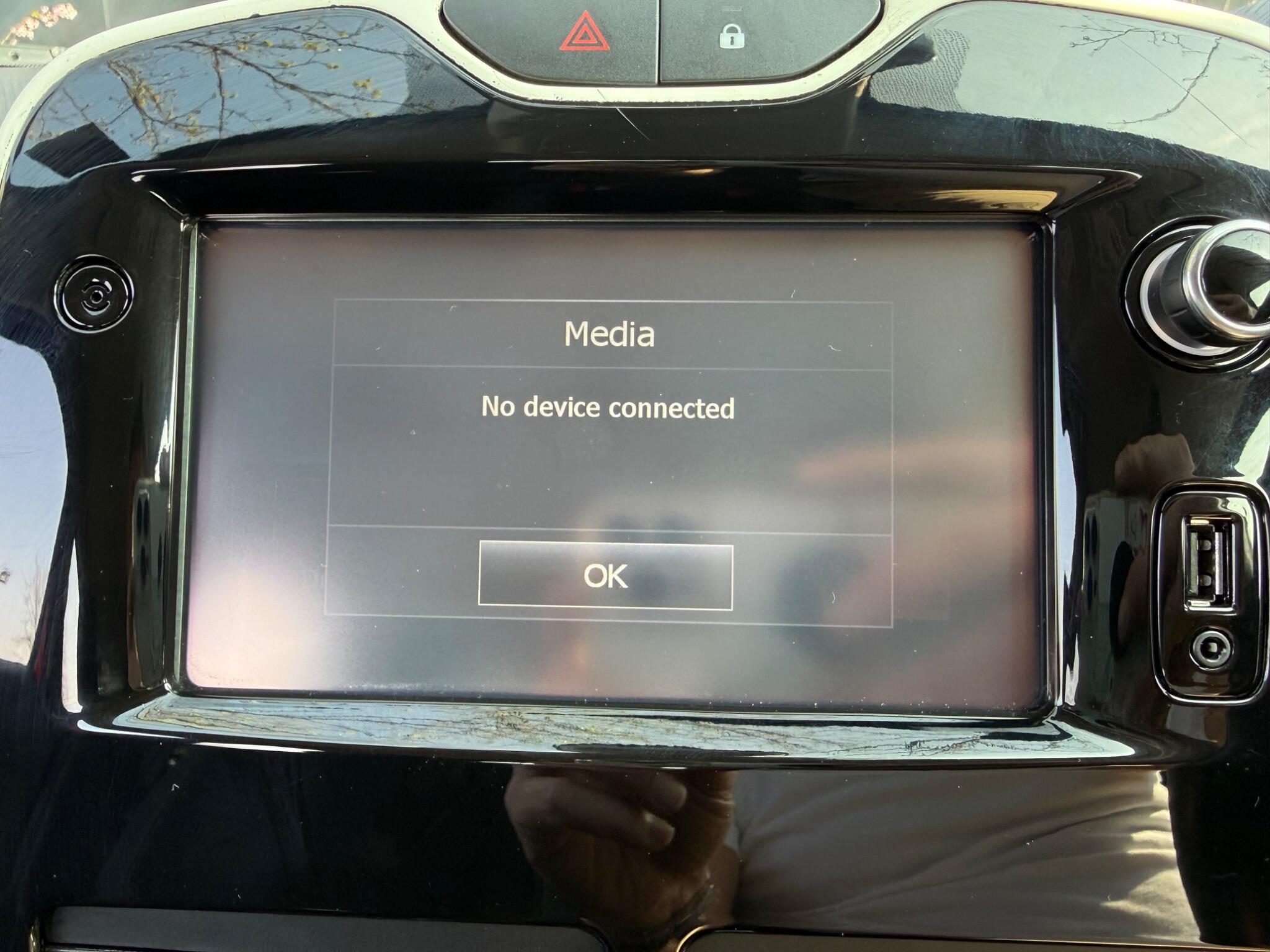 Renault Clio - Image 56