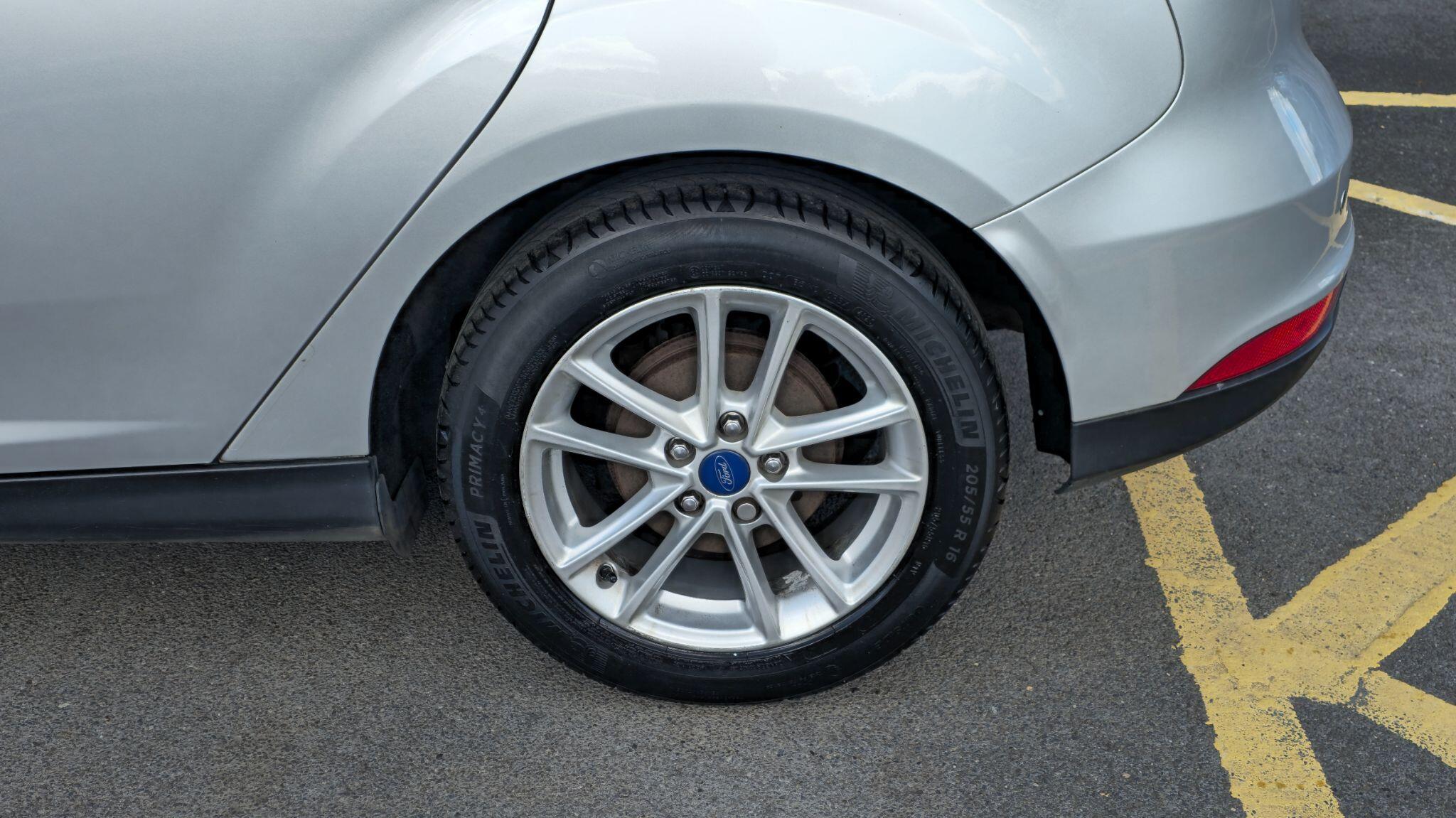 Ford Focus - Image 13