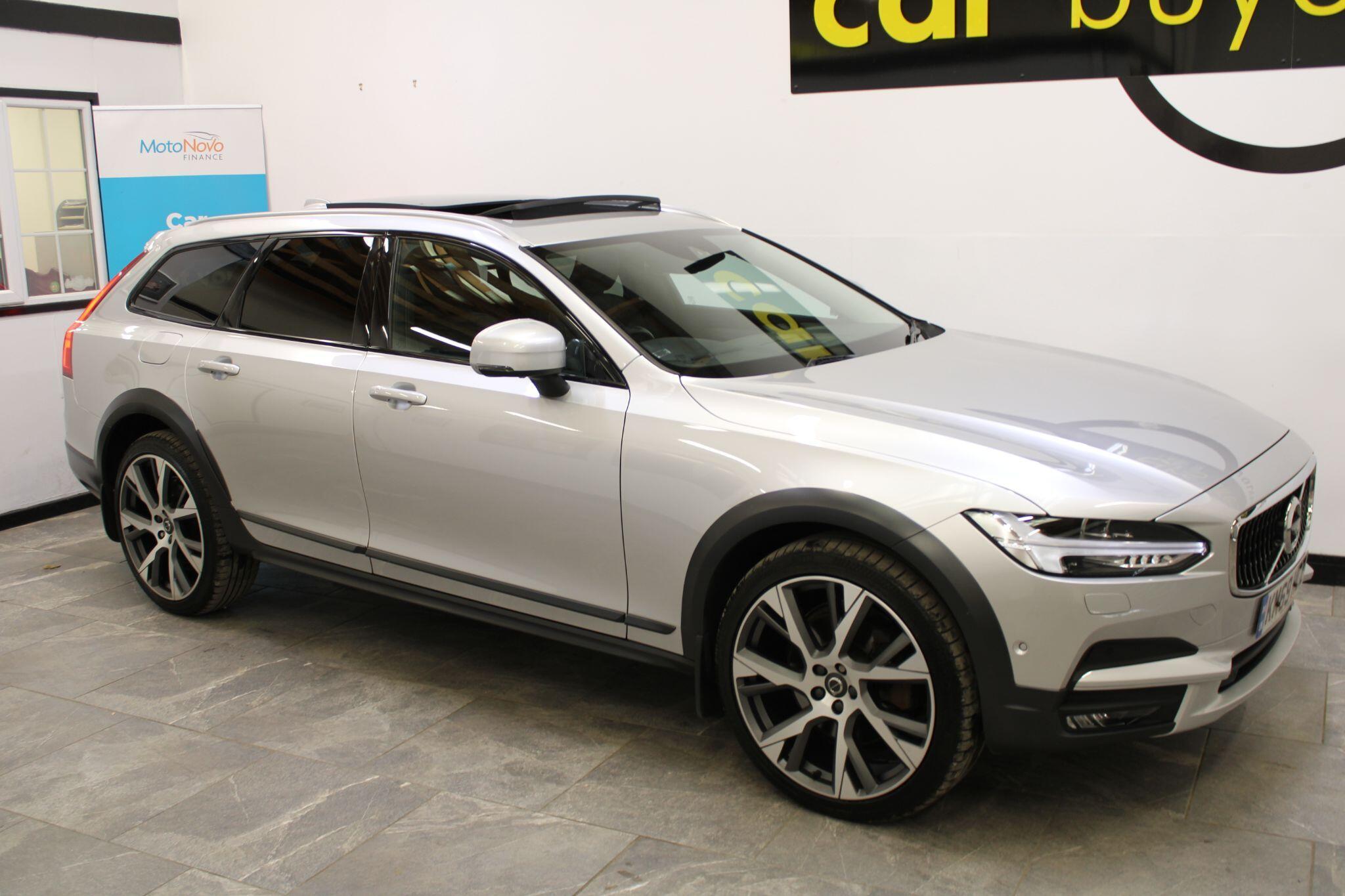 Volvo V90 CROSS COUNTRY - Image 4
