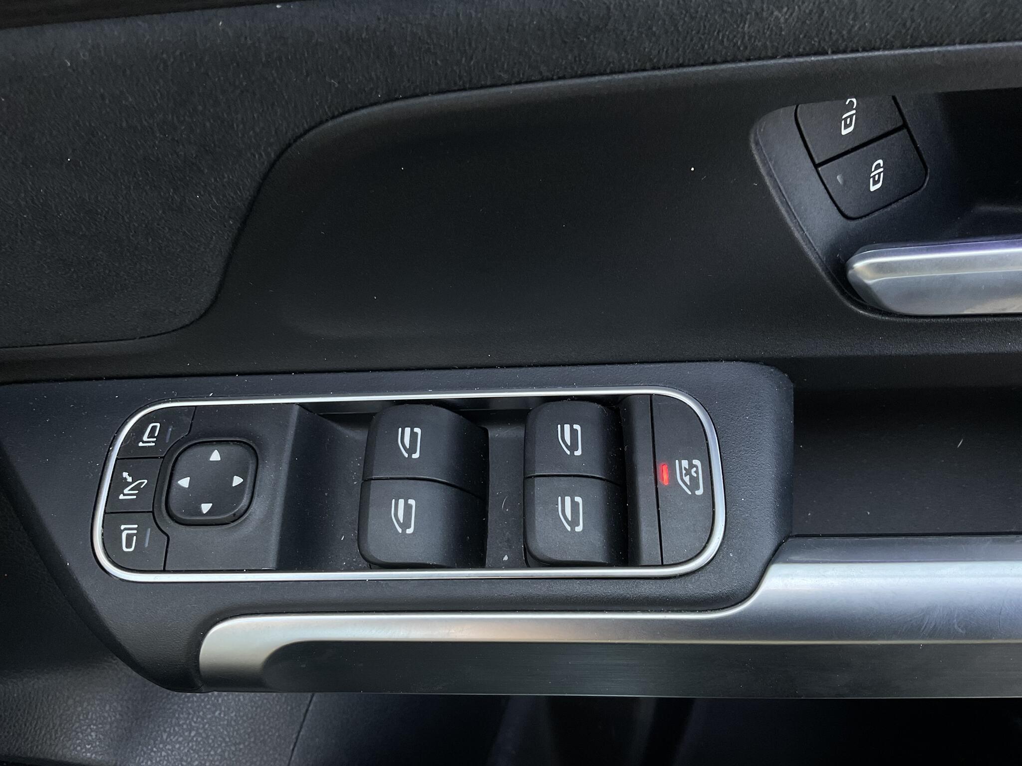 Mercedes Eqb - Image 15