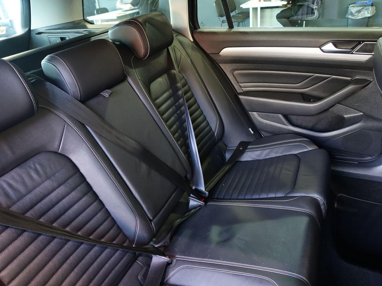 Volkswagen Passat - Image 15