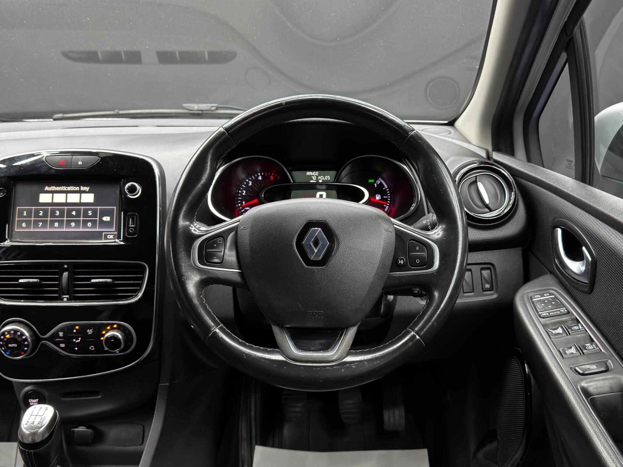 Renault Clio - Image 18