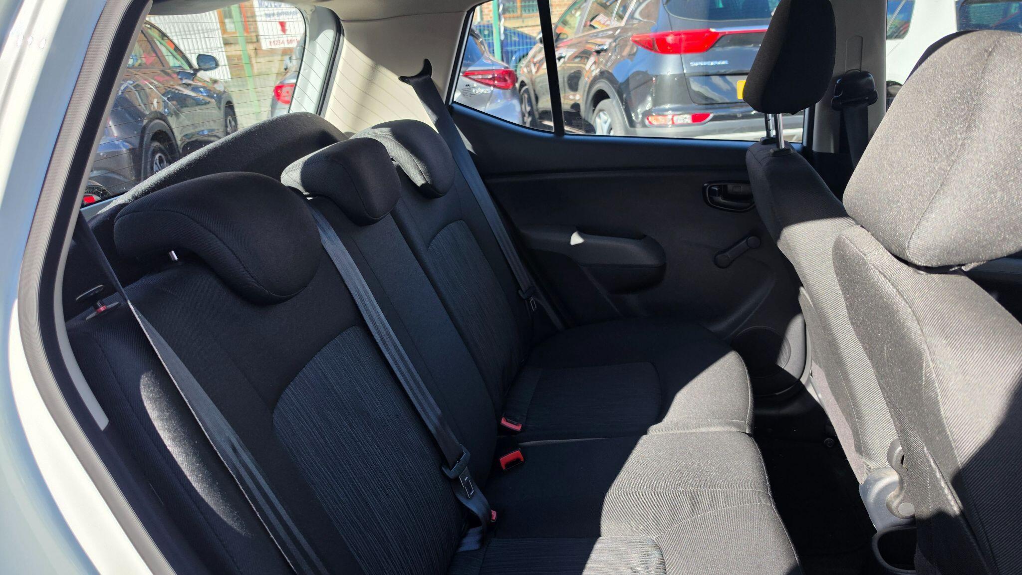 Hyundai i10 - Image 18