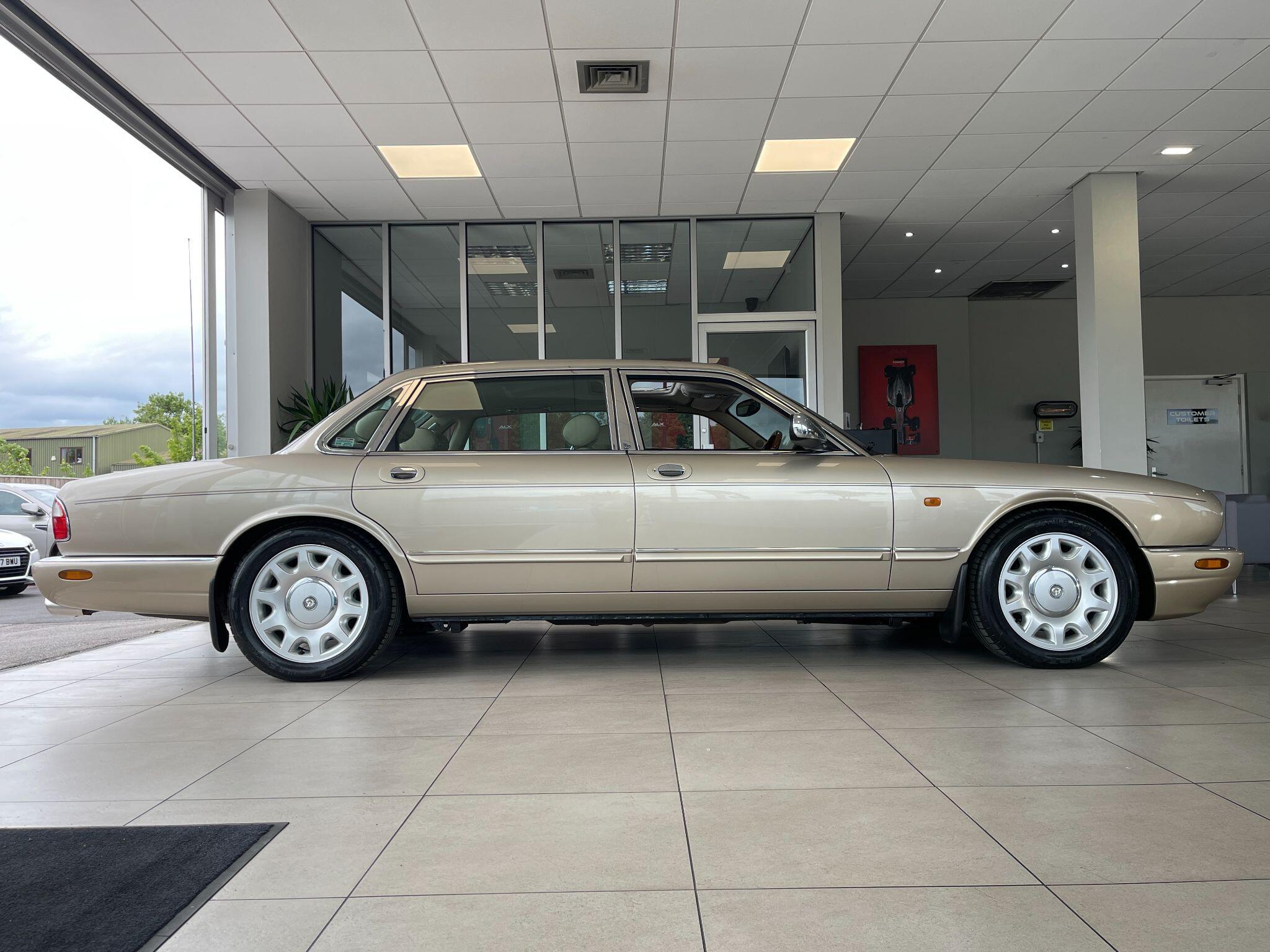 Daimler Super V8 - Image 18