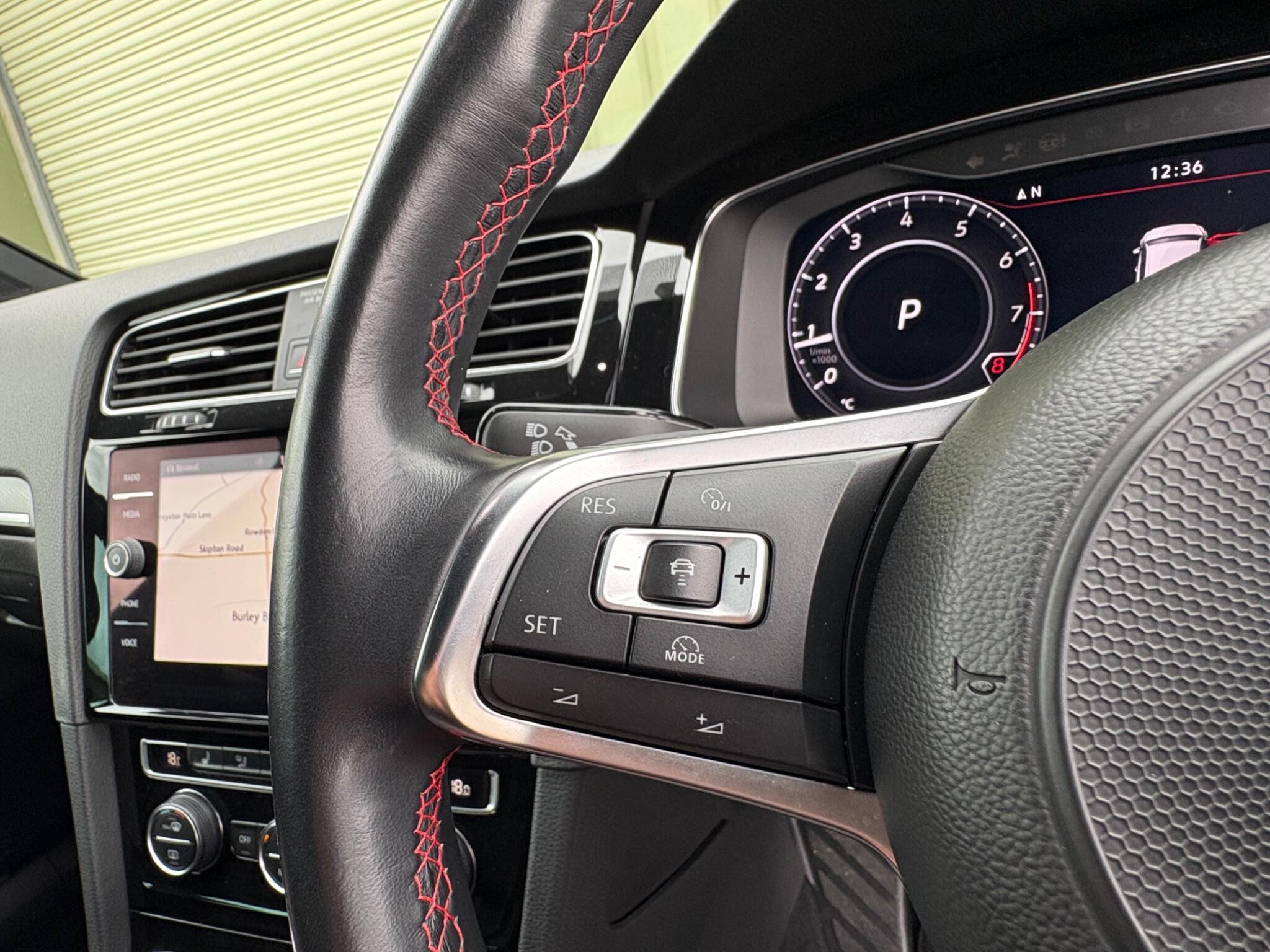 Volkswagen Golf - Image 20