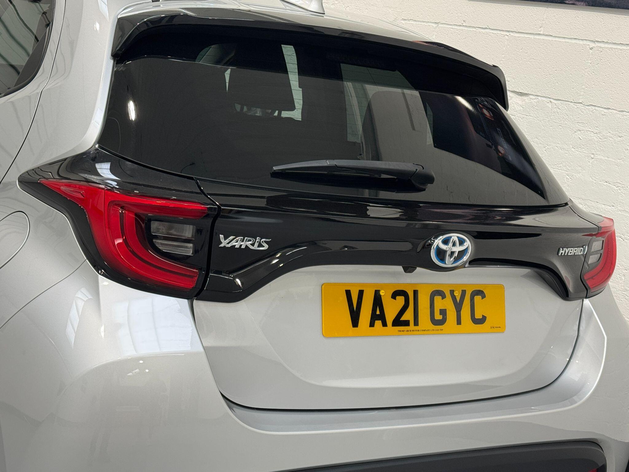 Toyota Yaris - Image 25