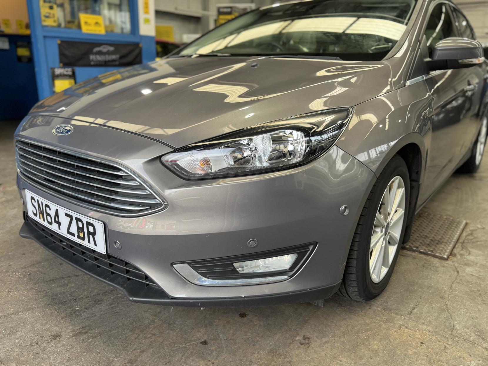 Ford Focus - Image 12