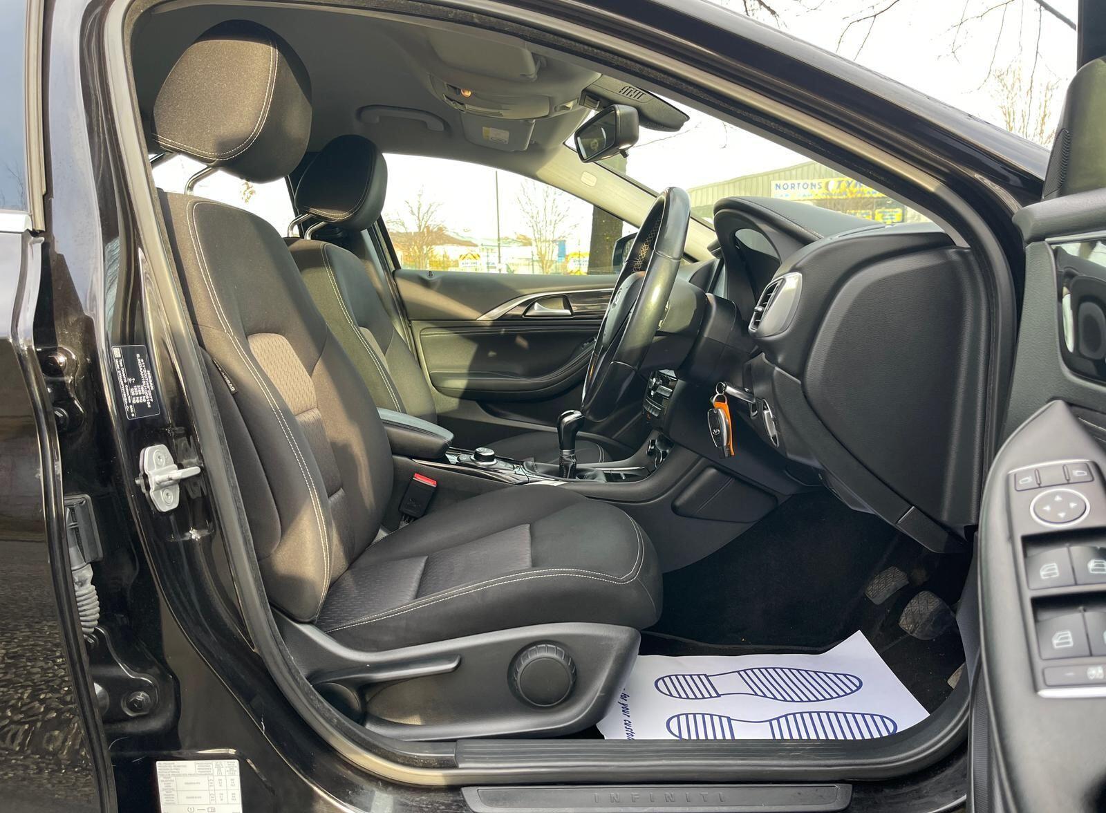 Infiniti Q30 - Image 20