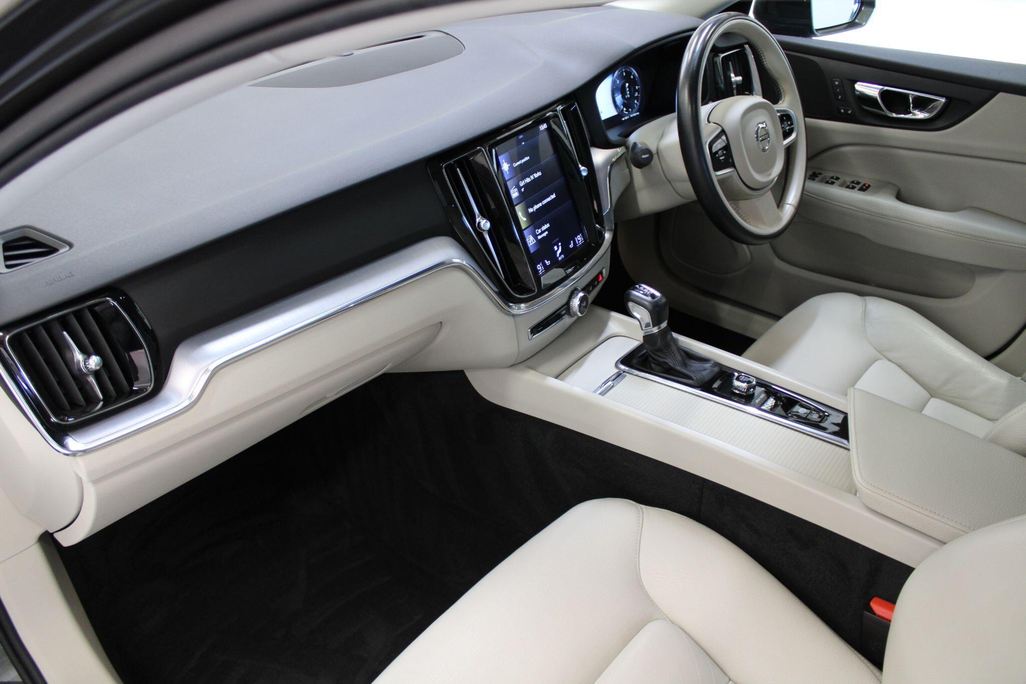 Volvo V60 - Image 2