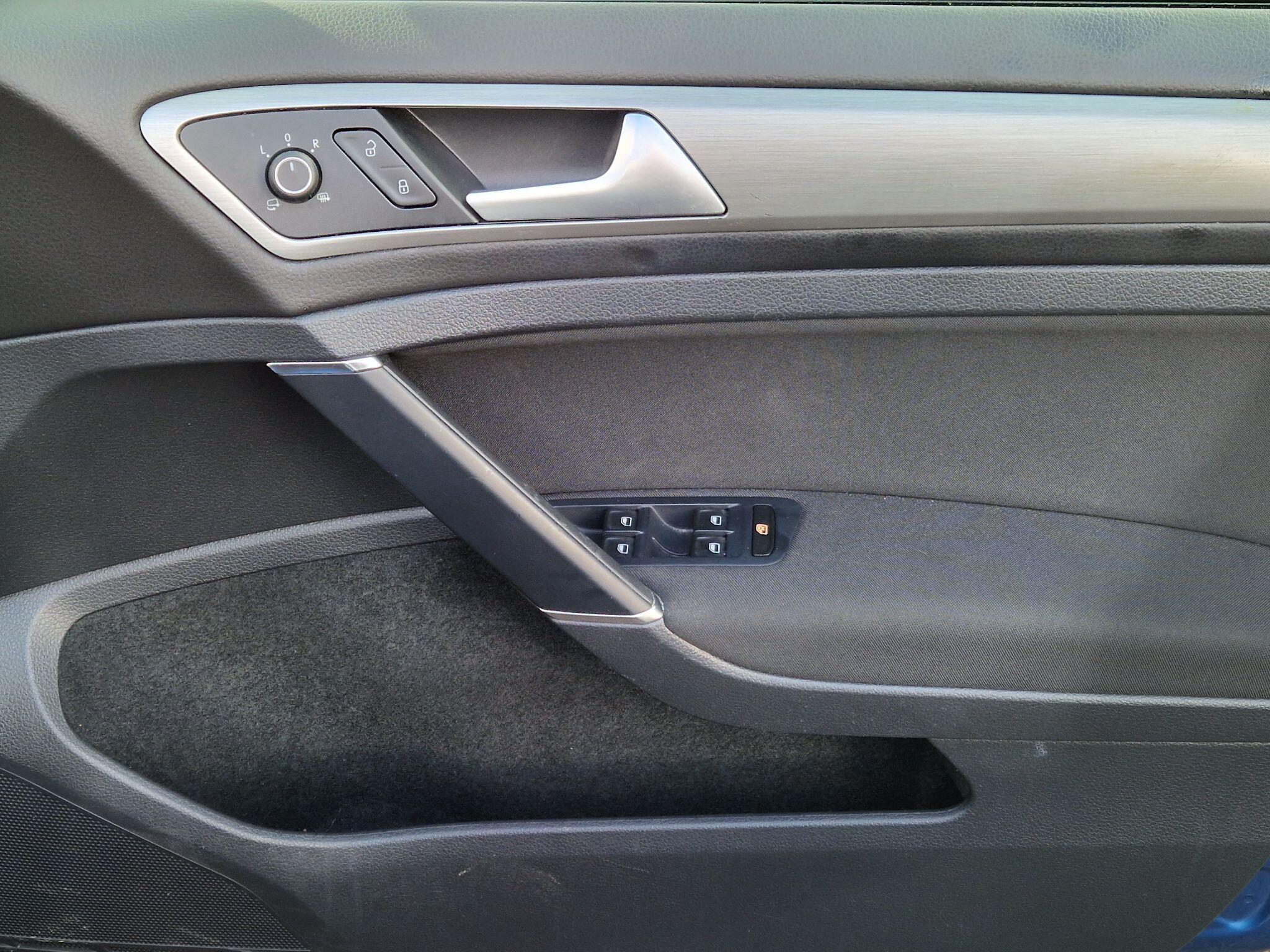 Volkswagen Golf - Image 30