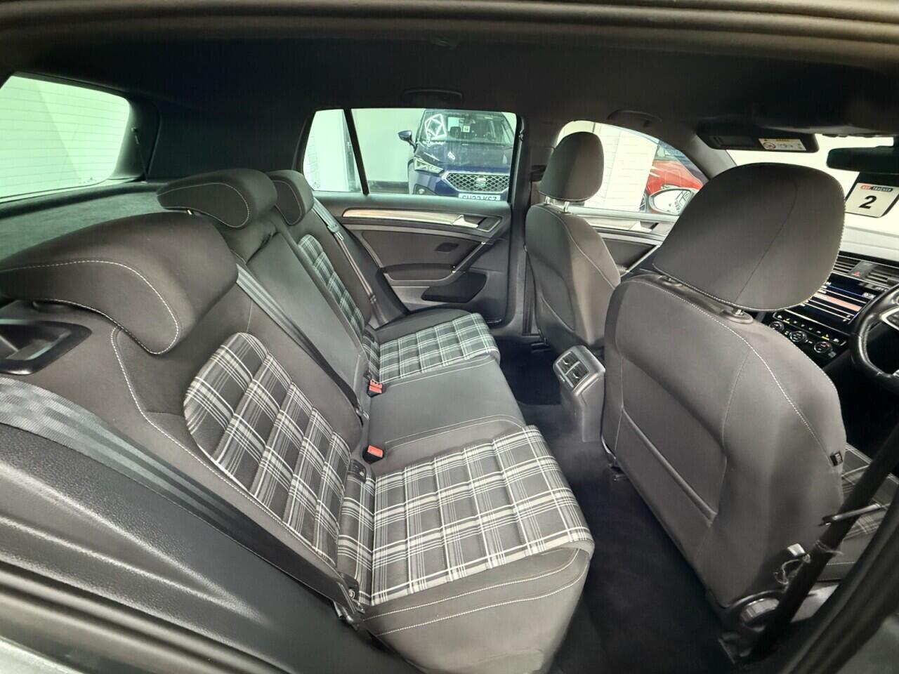 Volkswagen Golf - Image 18