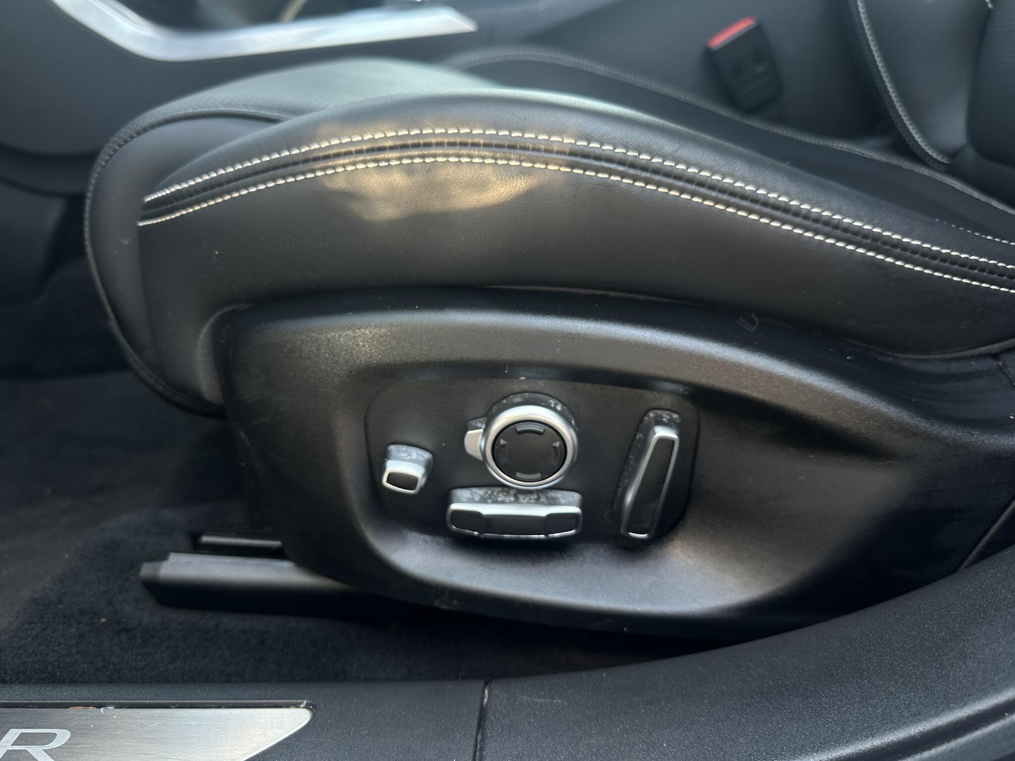 Jaguar I-Pace - Image 15