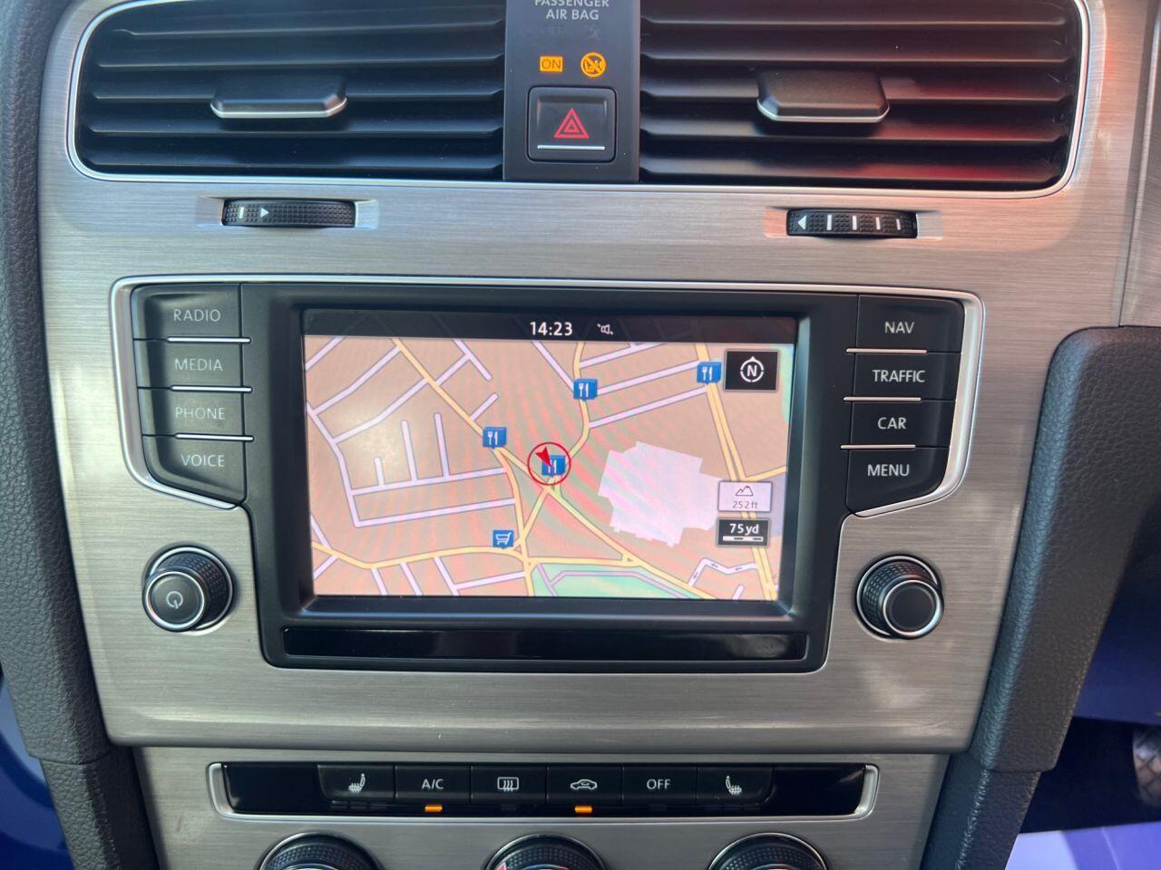 Volkswagen Golf - Image 22