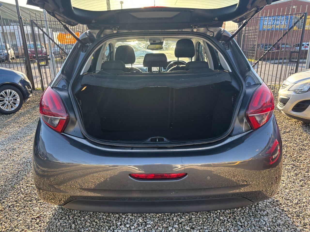 Peugeot 208 - Image 7