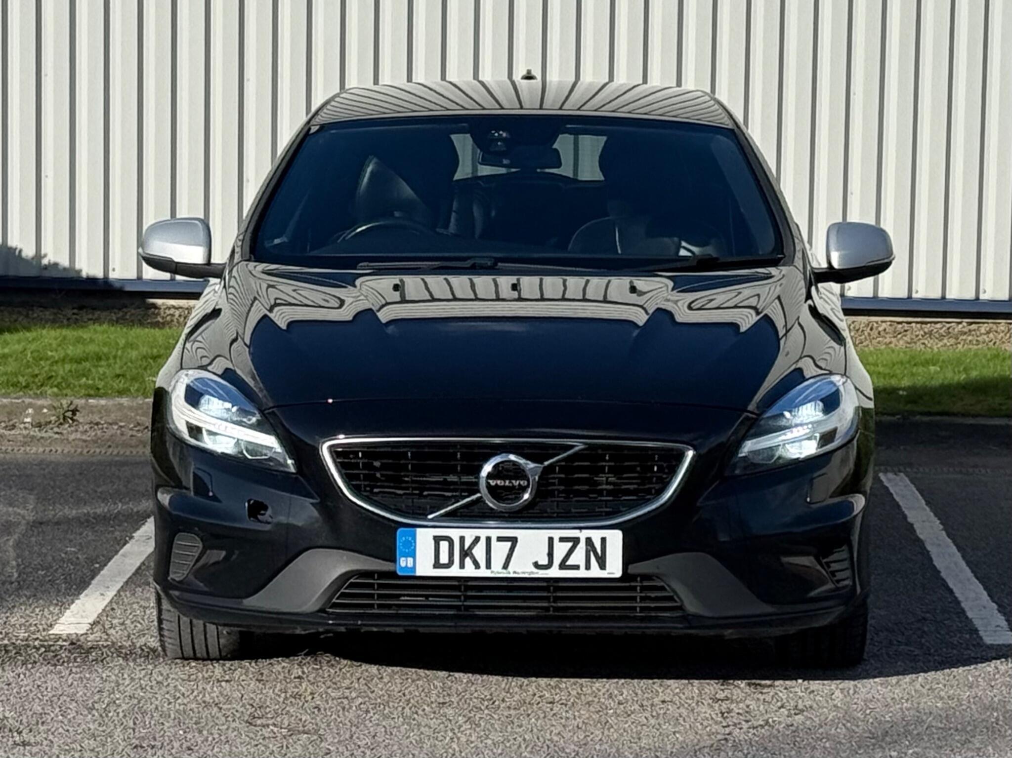 Volvo V40 - Image 2