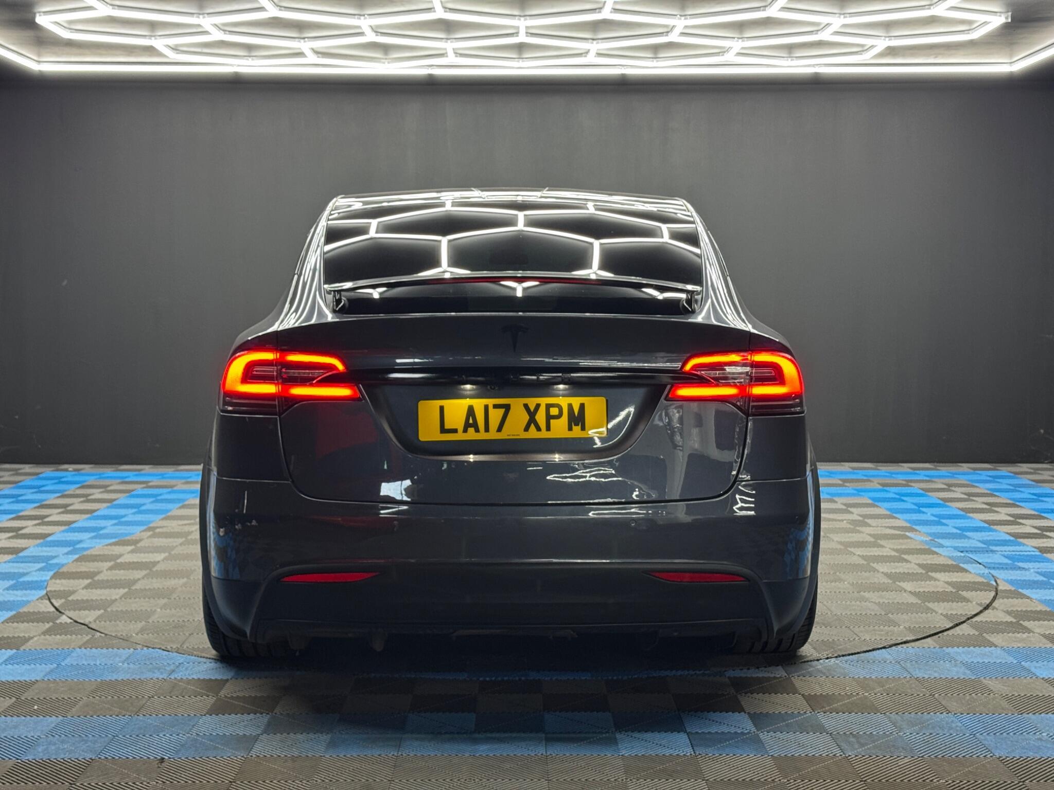 Tesla Model X - Image 7