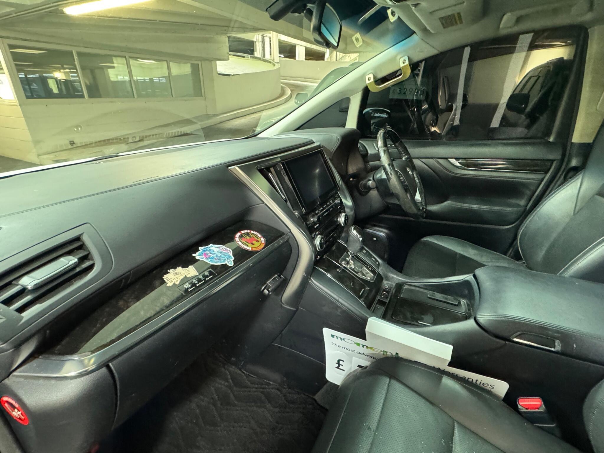 Toyota Vellfire - Image 10
