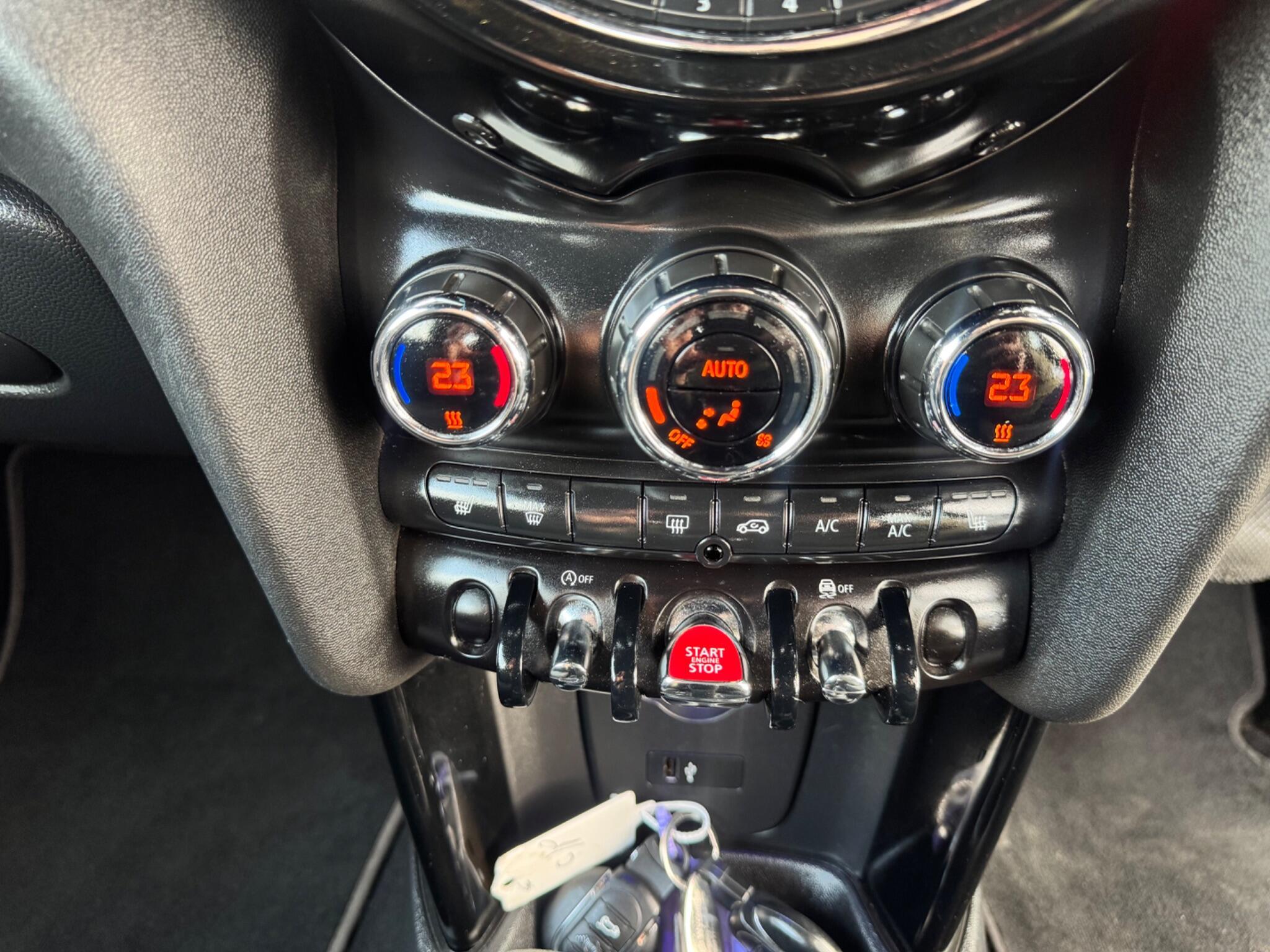 MINI Convertible - Image 28