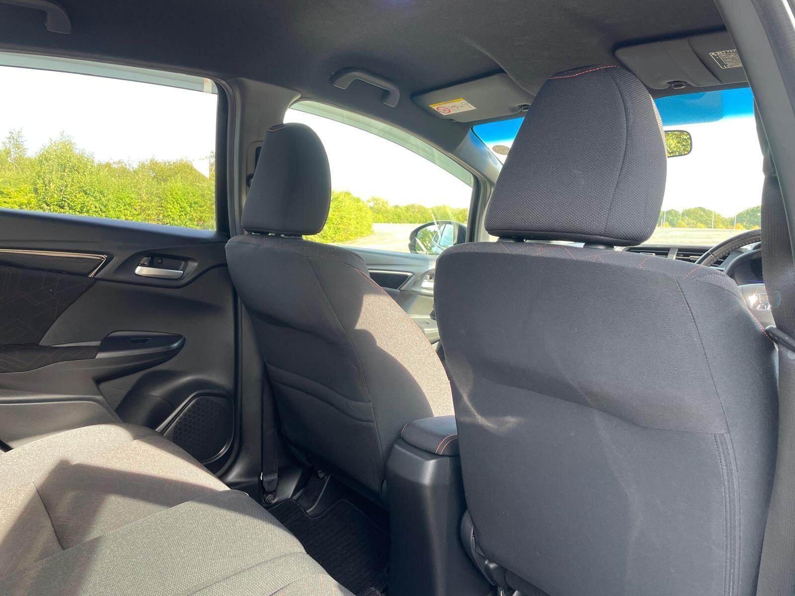 Honda FIT - Image 19