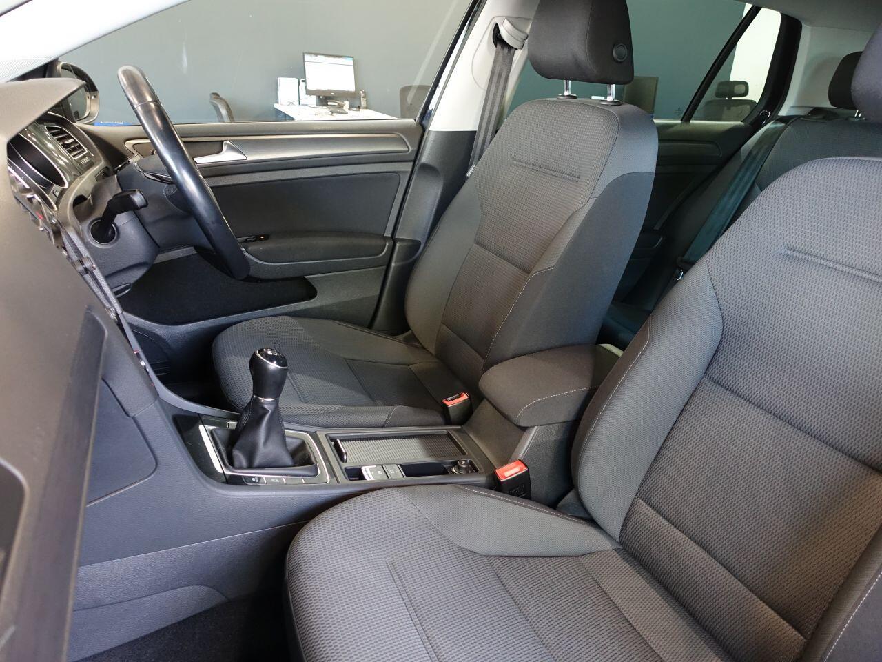 Volkswagen Golf - Image 12