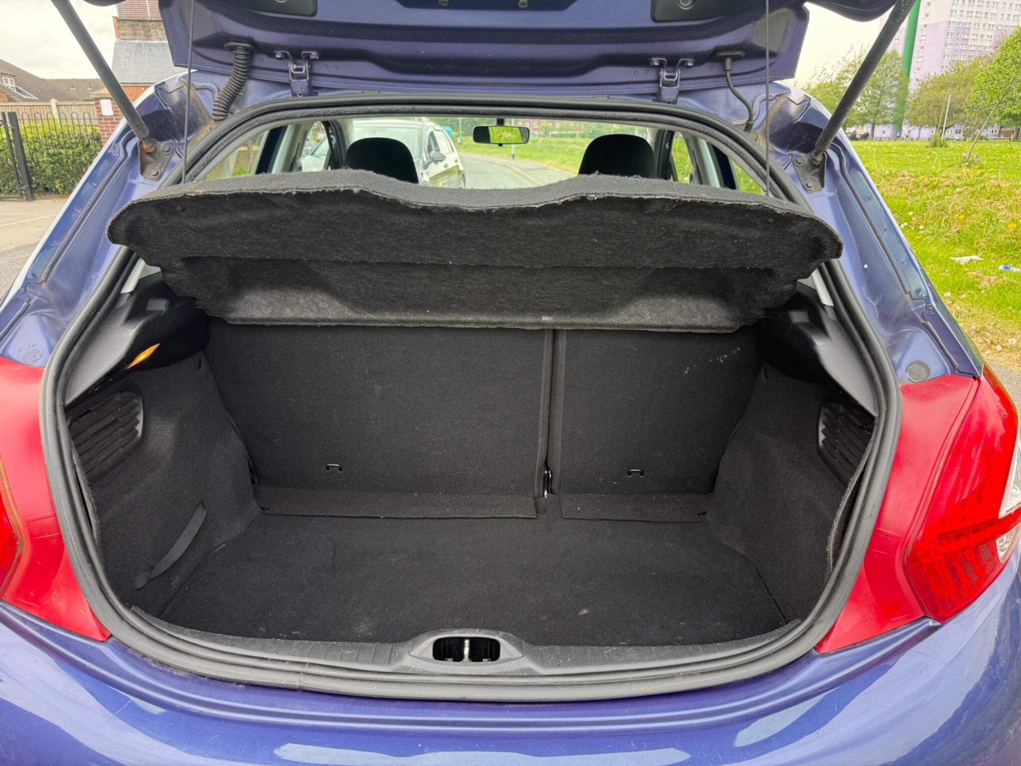 Peugeot 208 - Image 9