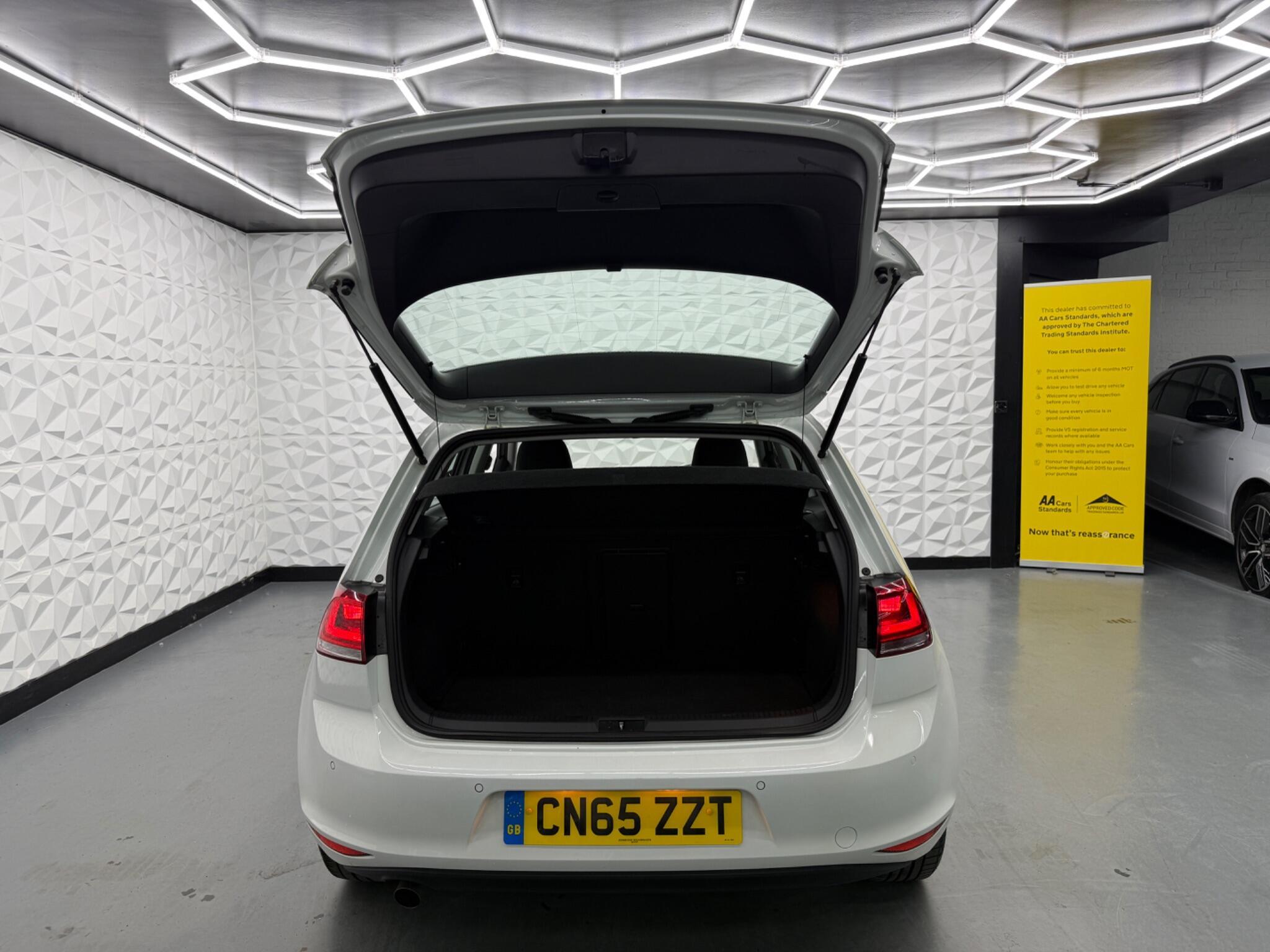 Volkswagen Golf - Image 20