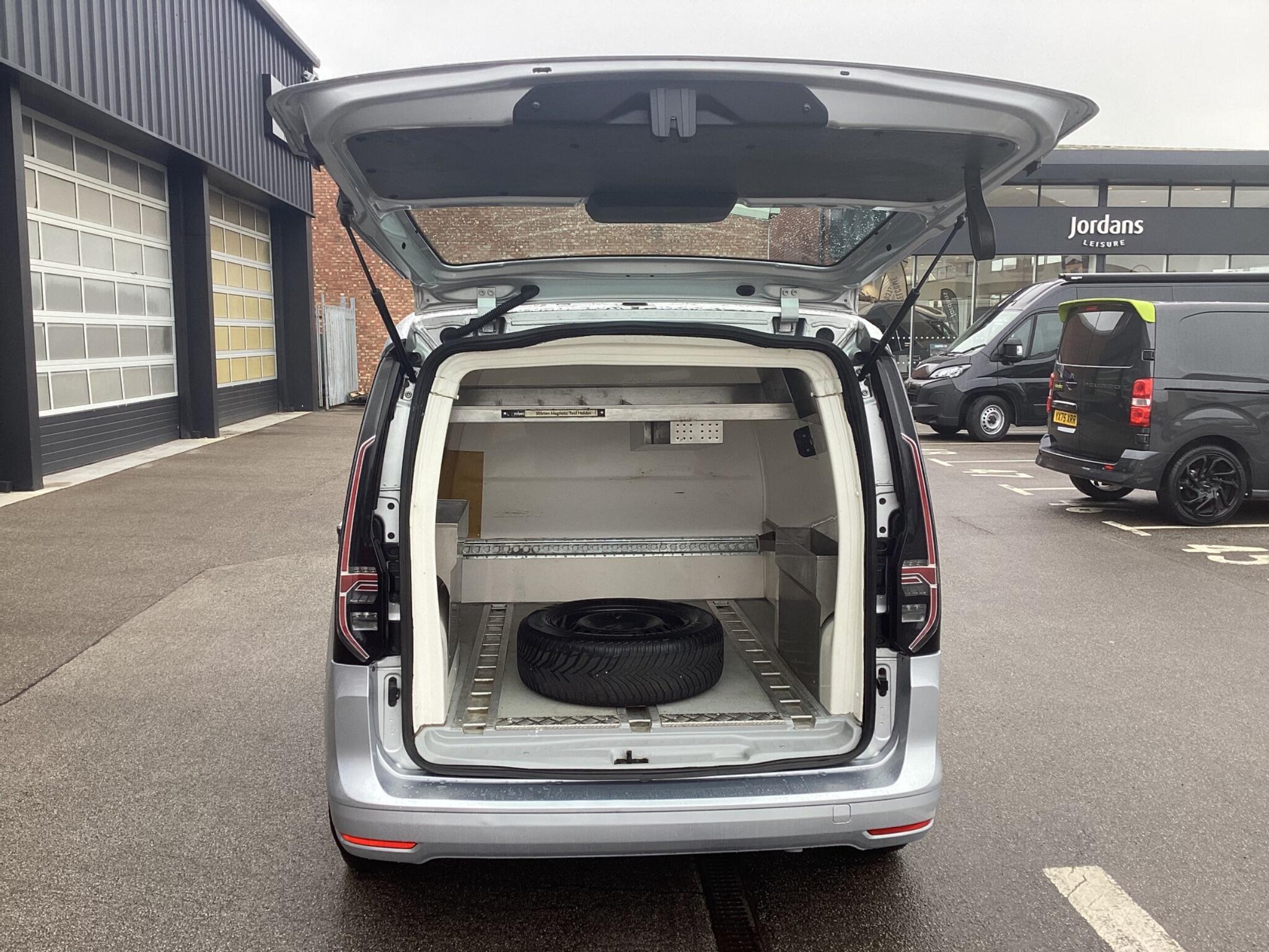 Volkswagen Caddy - Image 14