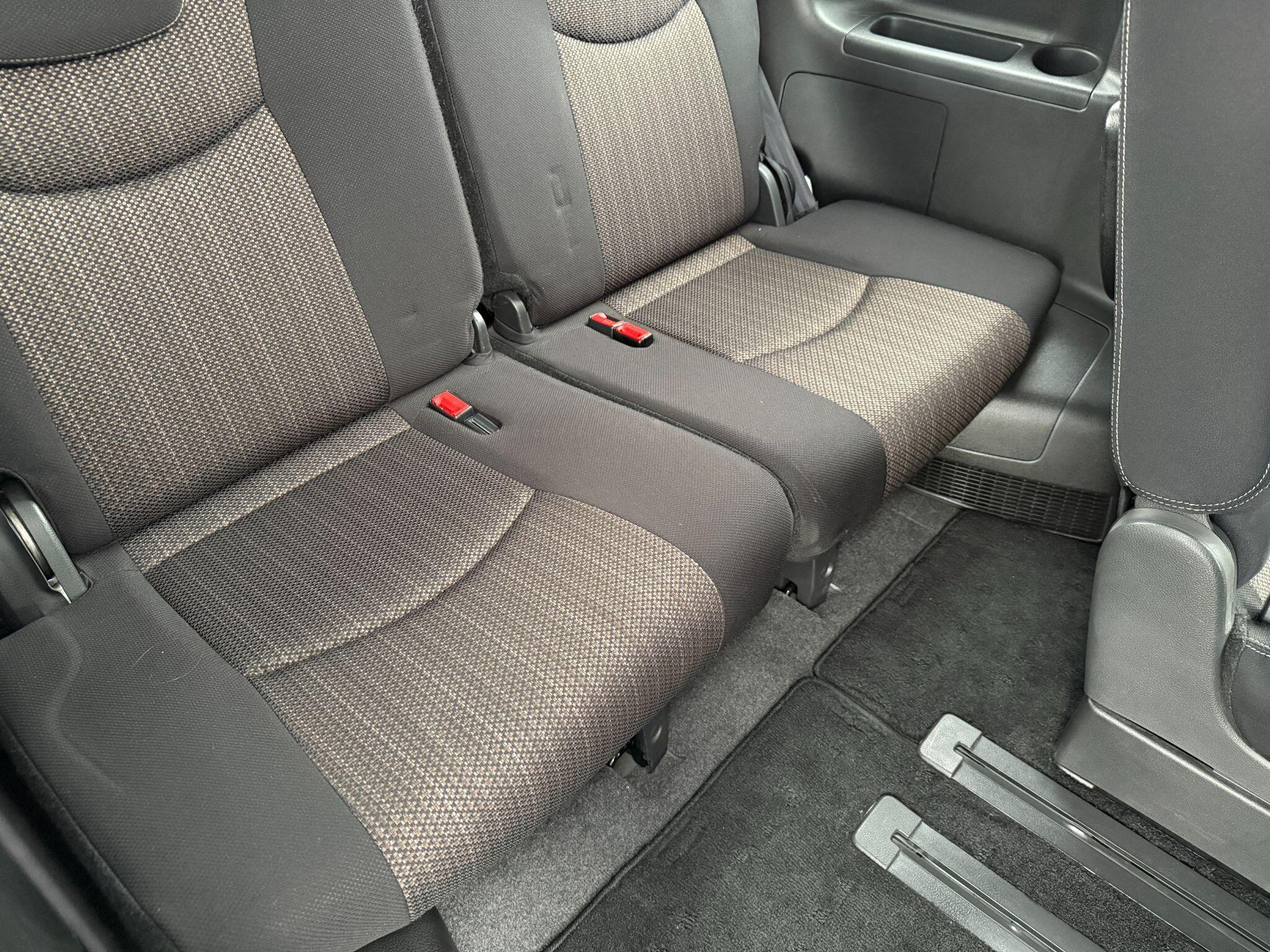 Nissan Serena - Image 33