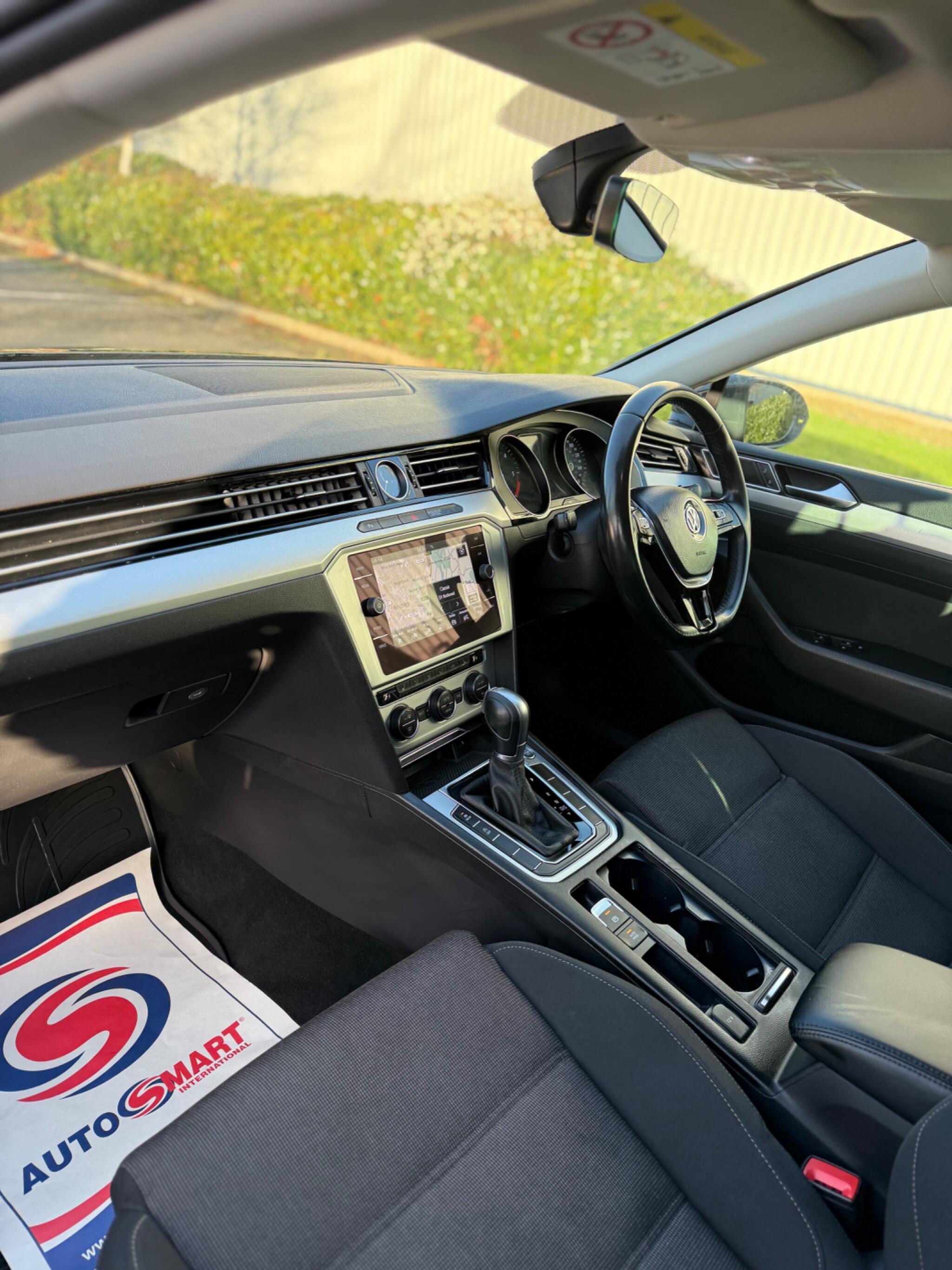 Volkswagen Passat - Image 22