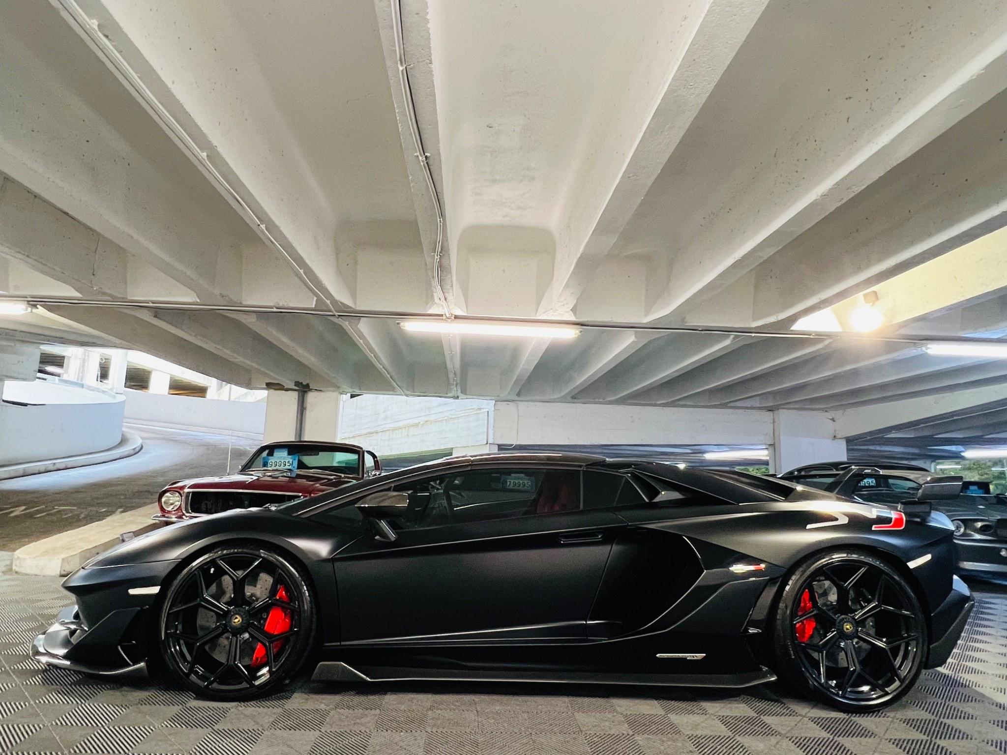 Lamborghini Aventador - Image 13