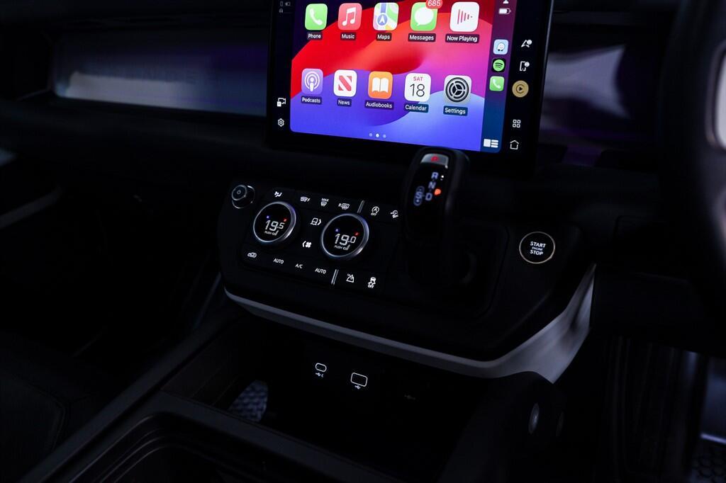 Land Rover Defender 90 - Image 14