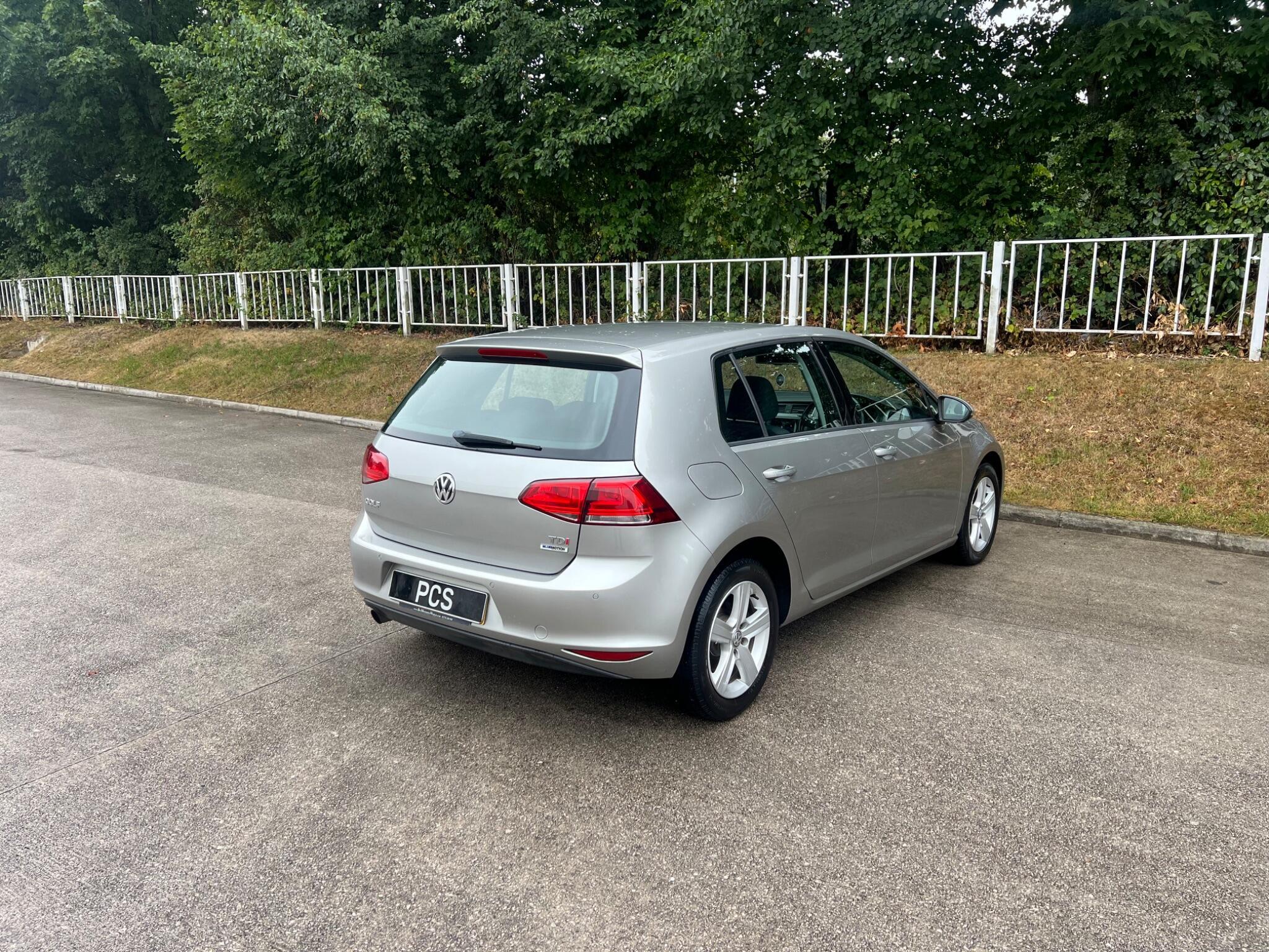 Volkswagen Golf - Image 12