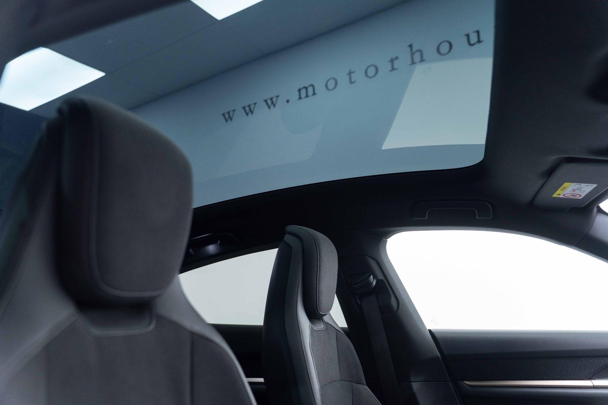 Porsche Taycan - Image 40