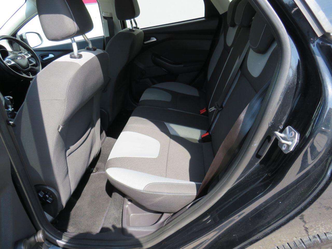 Ford Focus - Image 10