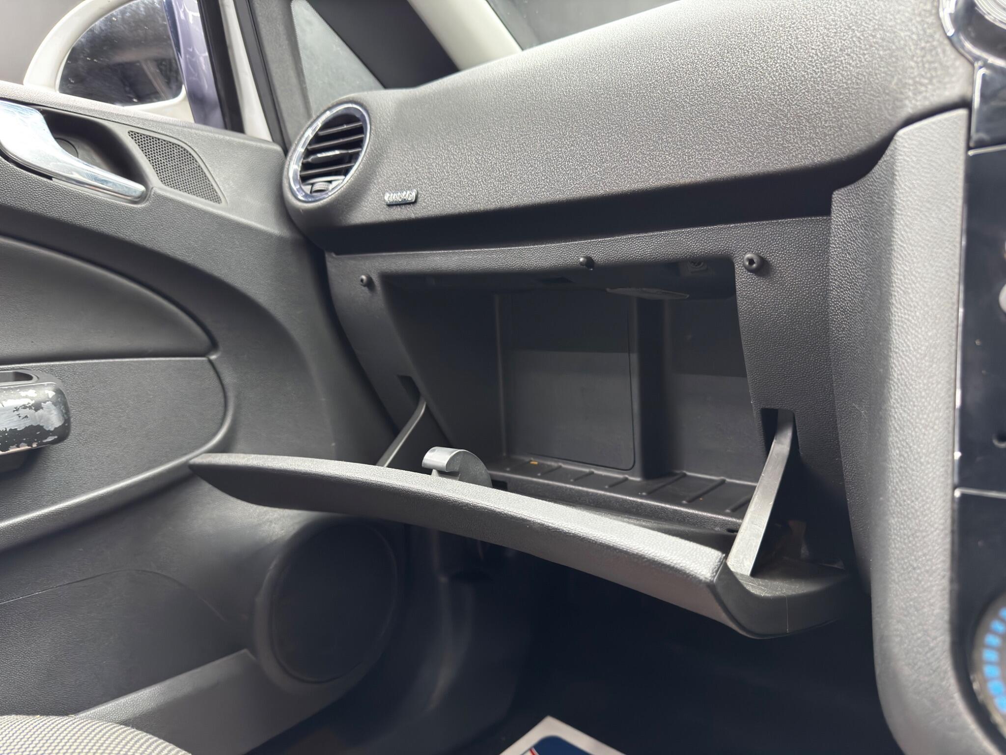 Vauxhall Corsa - Image 29