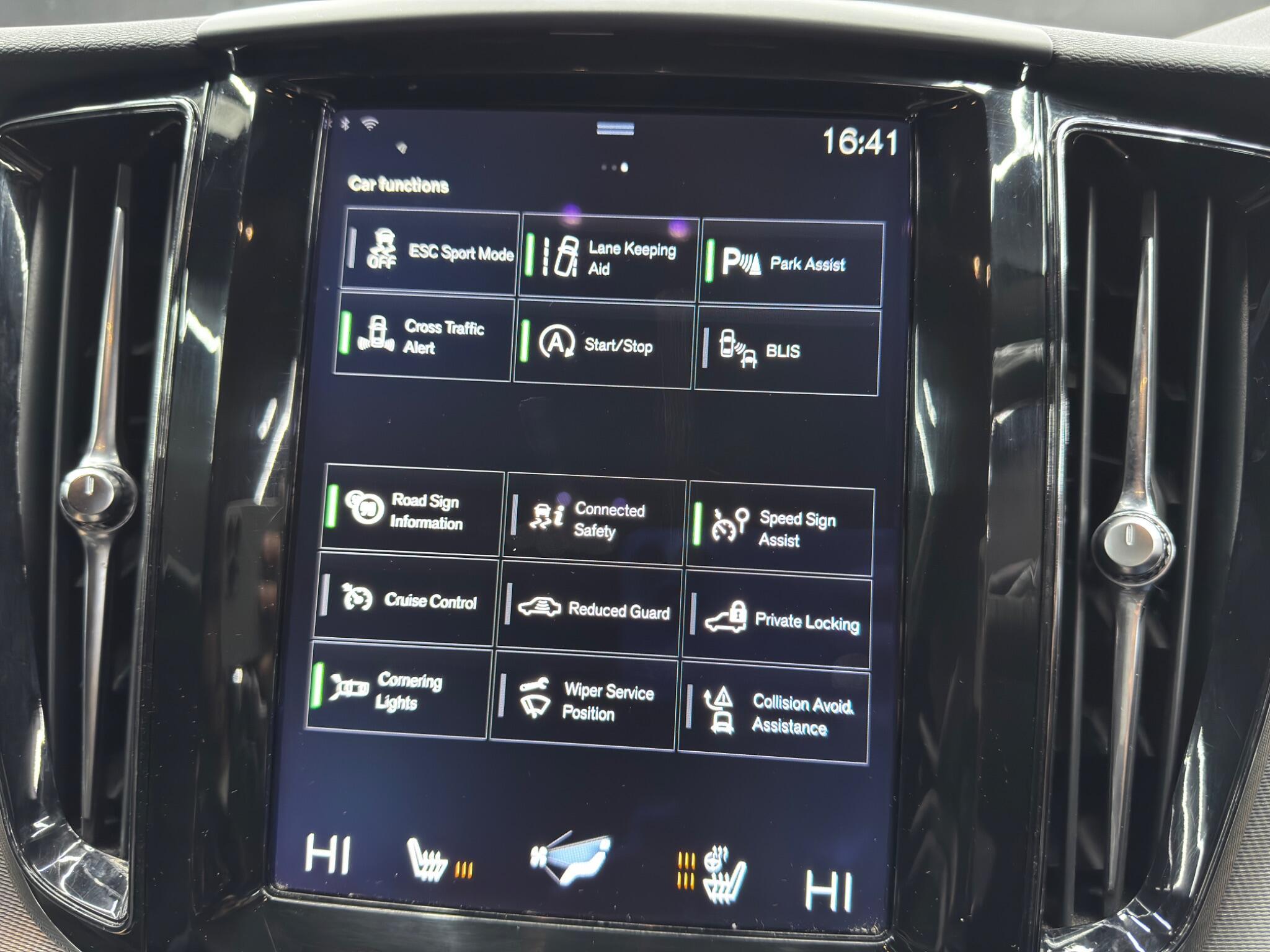 Volvo XC60 - Image 30