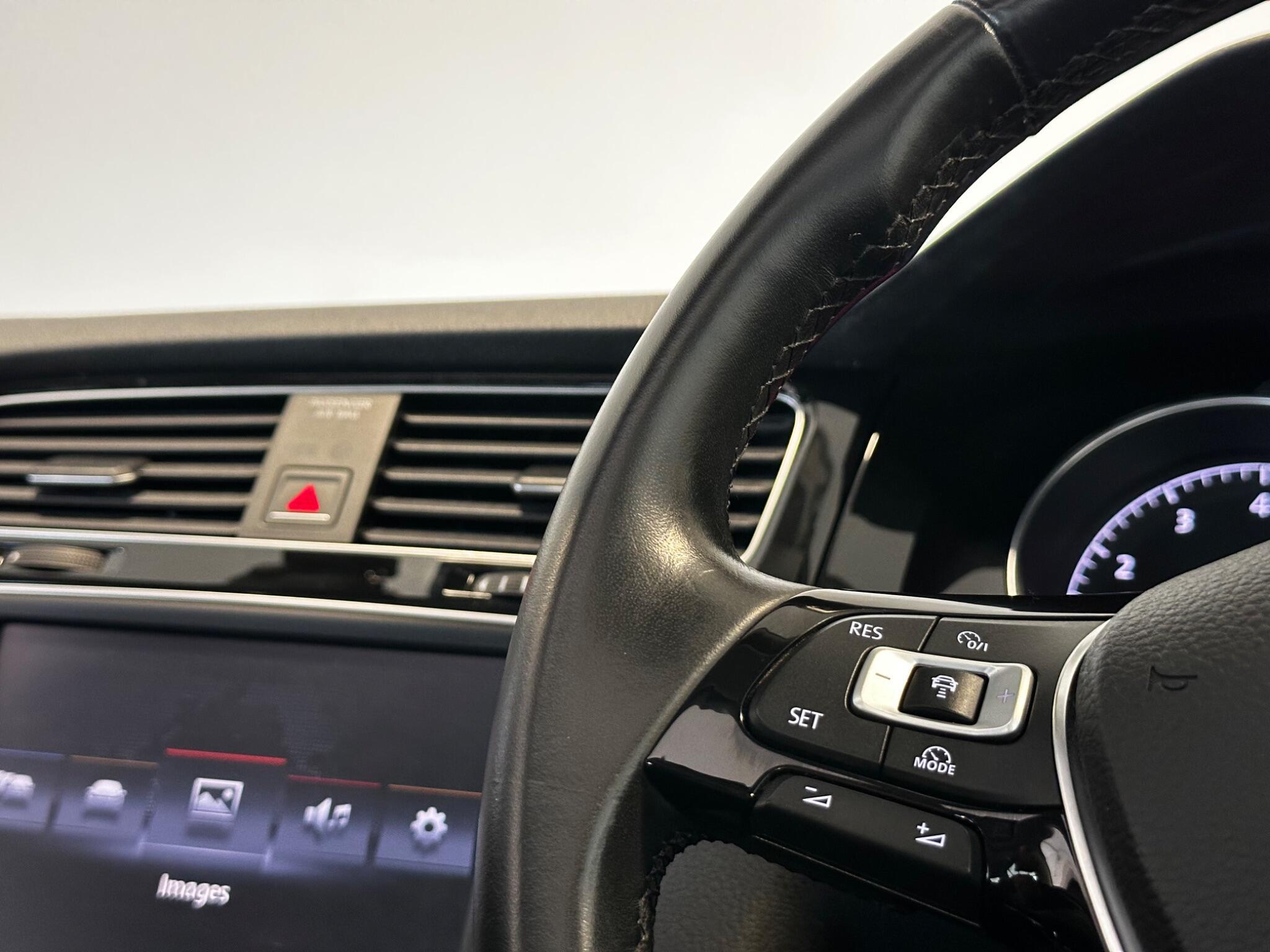 Volkswagen Golf - Image 30