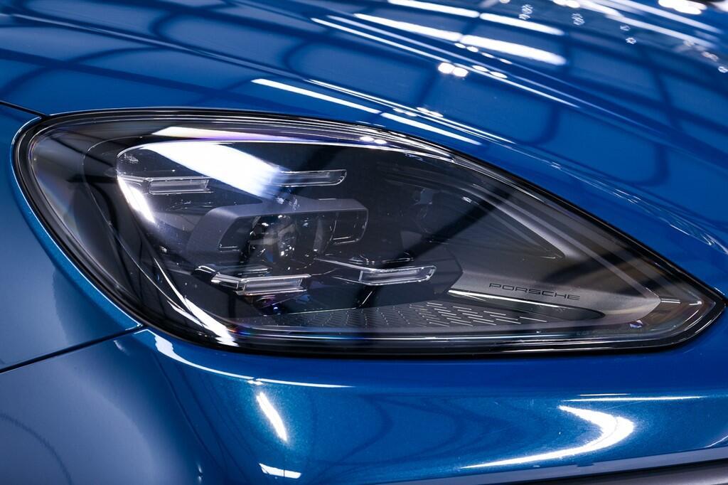 Porsche Cayenne - Image 11