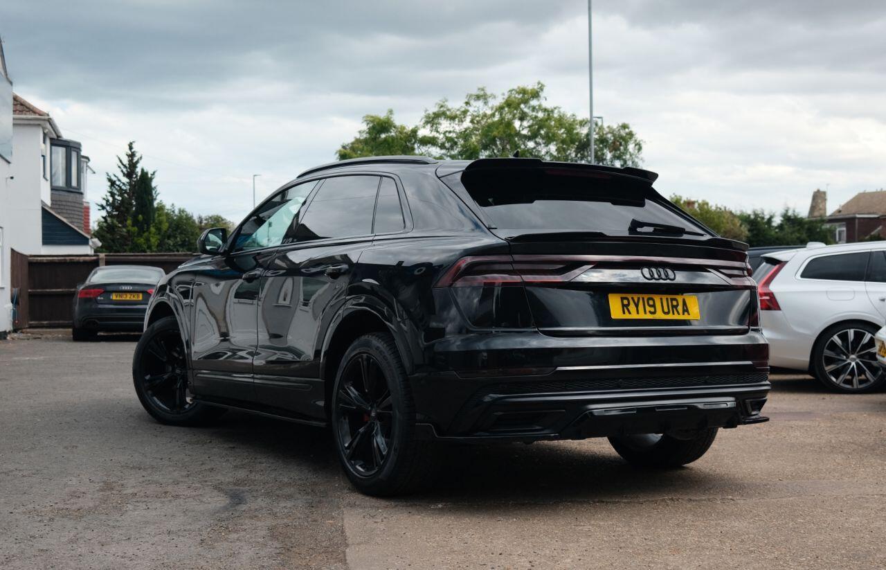 Audi Q8 - Image 2