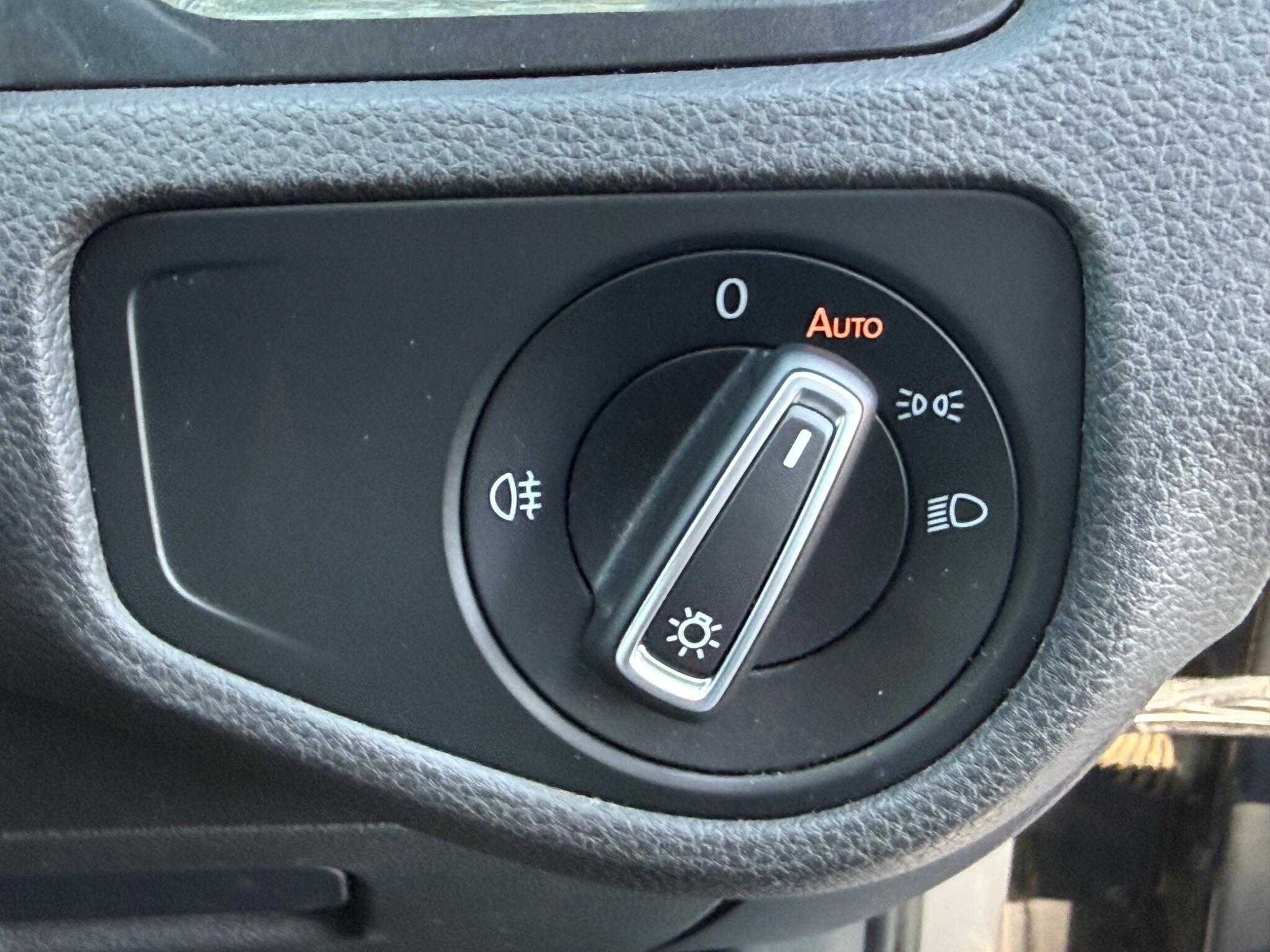 Volkswagen Golf - Image 16